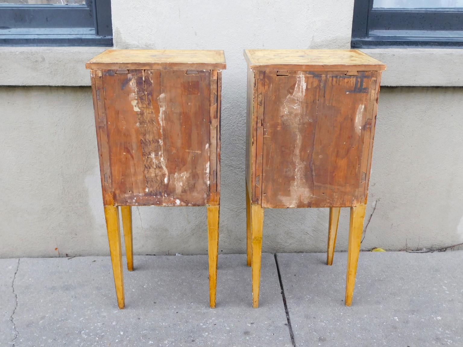 Pair of Venetian Foliage Painted One Drawer Cabinet Commodes Tapered Legs C 1780 For Sale 2