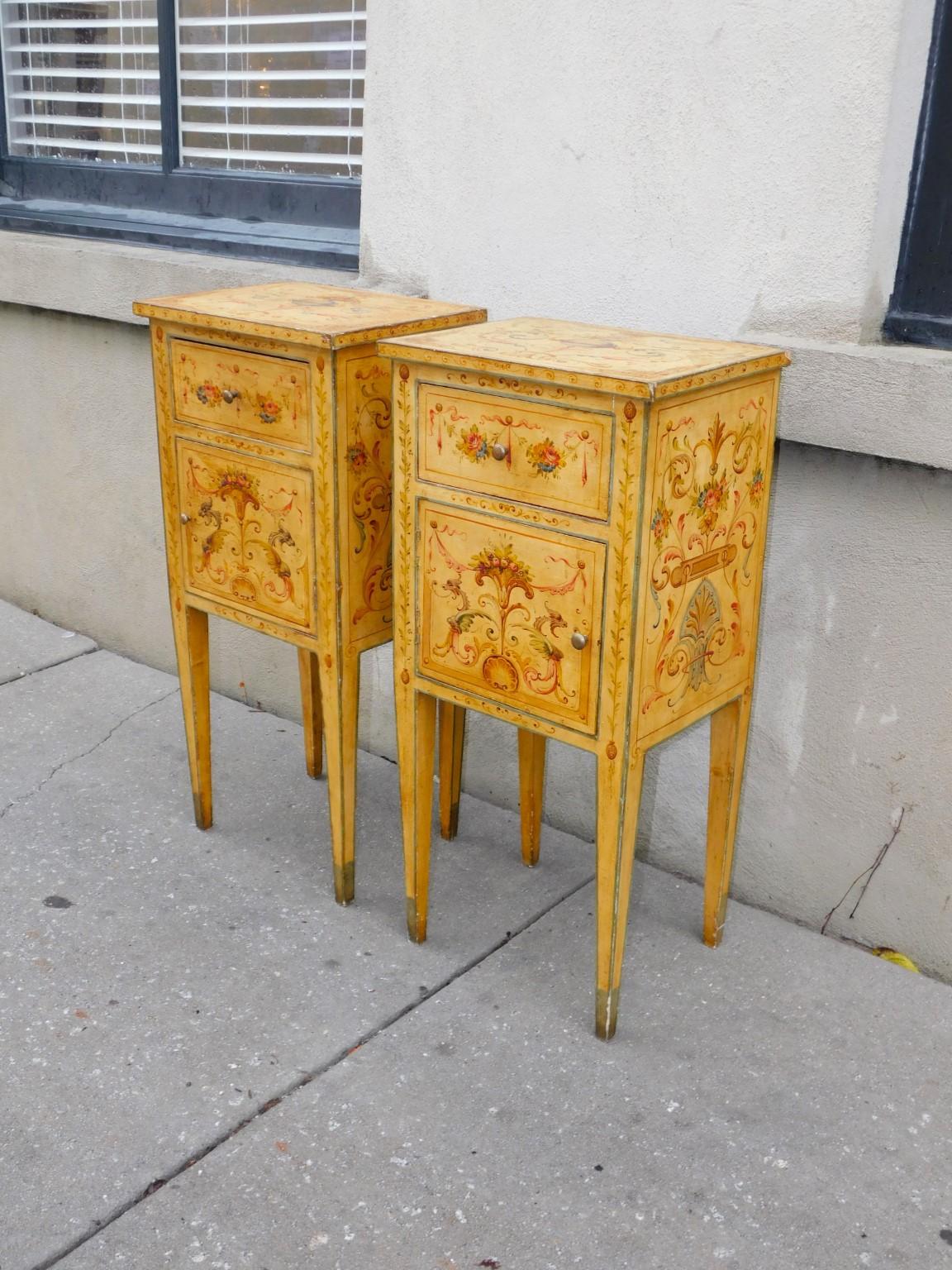 Neoclassical Pair of Venetian Foliage Painted One Drawer Cabinet Commodes Tapered Legs C 1780 For Sale