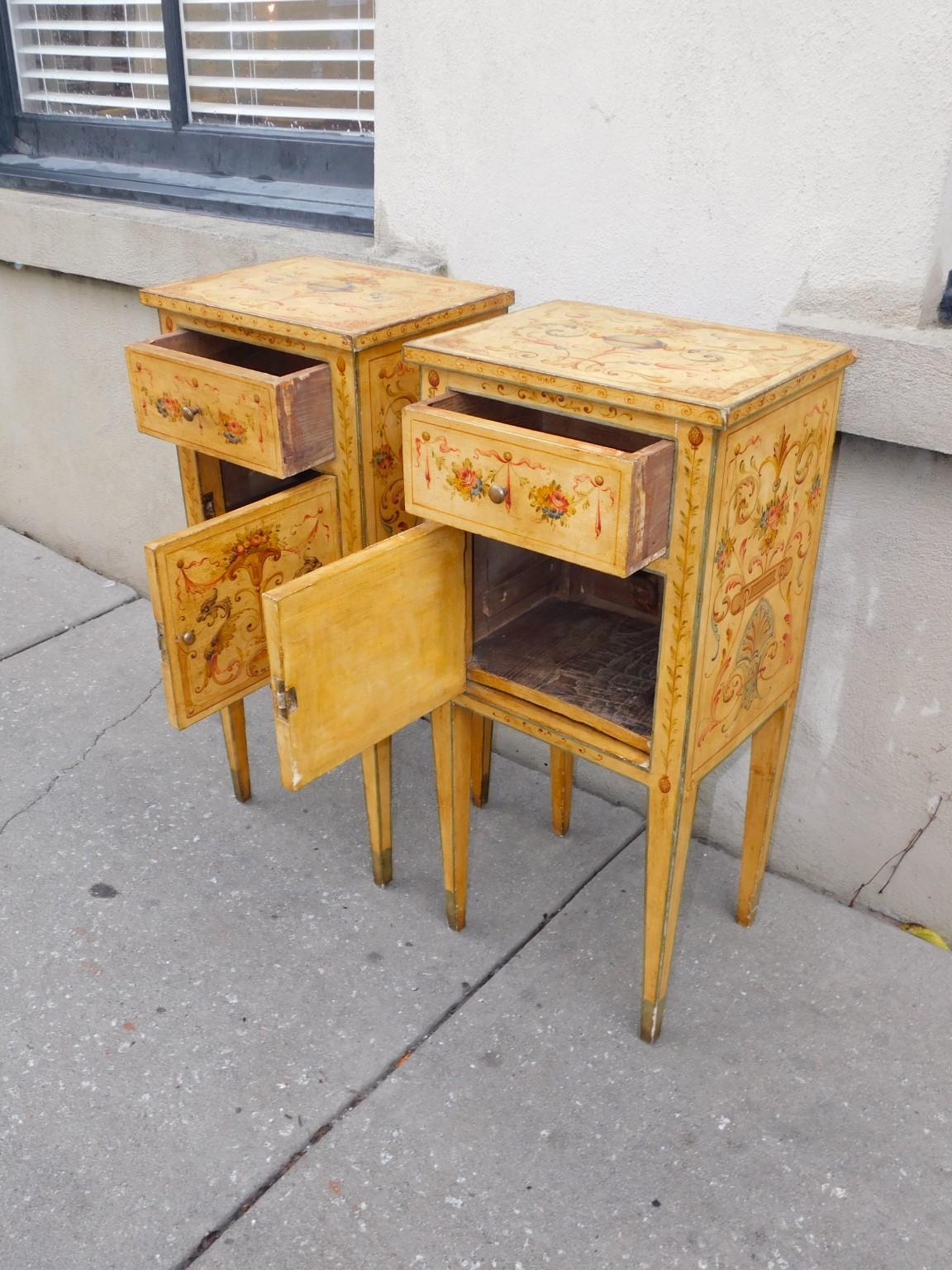 Pair of Venetian Foliage Painted One Drawer Cabinet Commodes Tapered Legs C 1780 For Sale 1