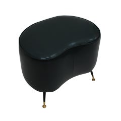 Paar italienische Fußhocker aus Massivholz und grünem Kunstleder, Italien, 1960er Jahre