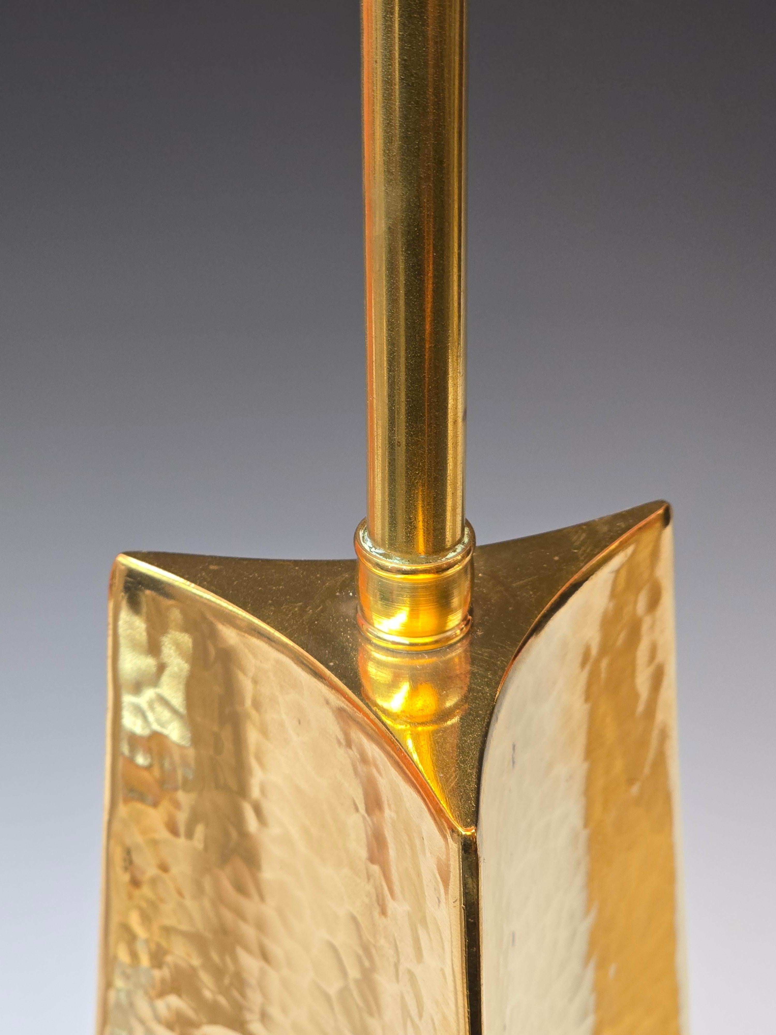 Paire de lampes italiennes en bronze forgé en vente 1
