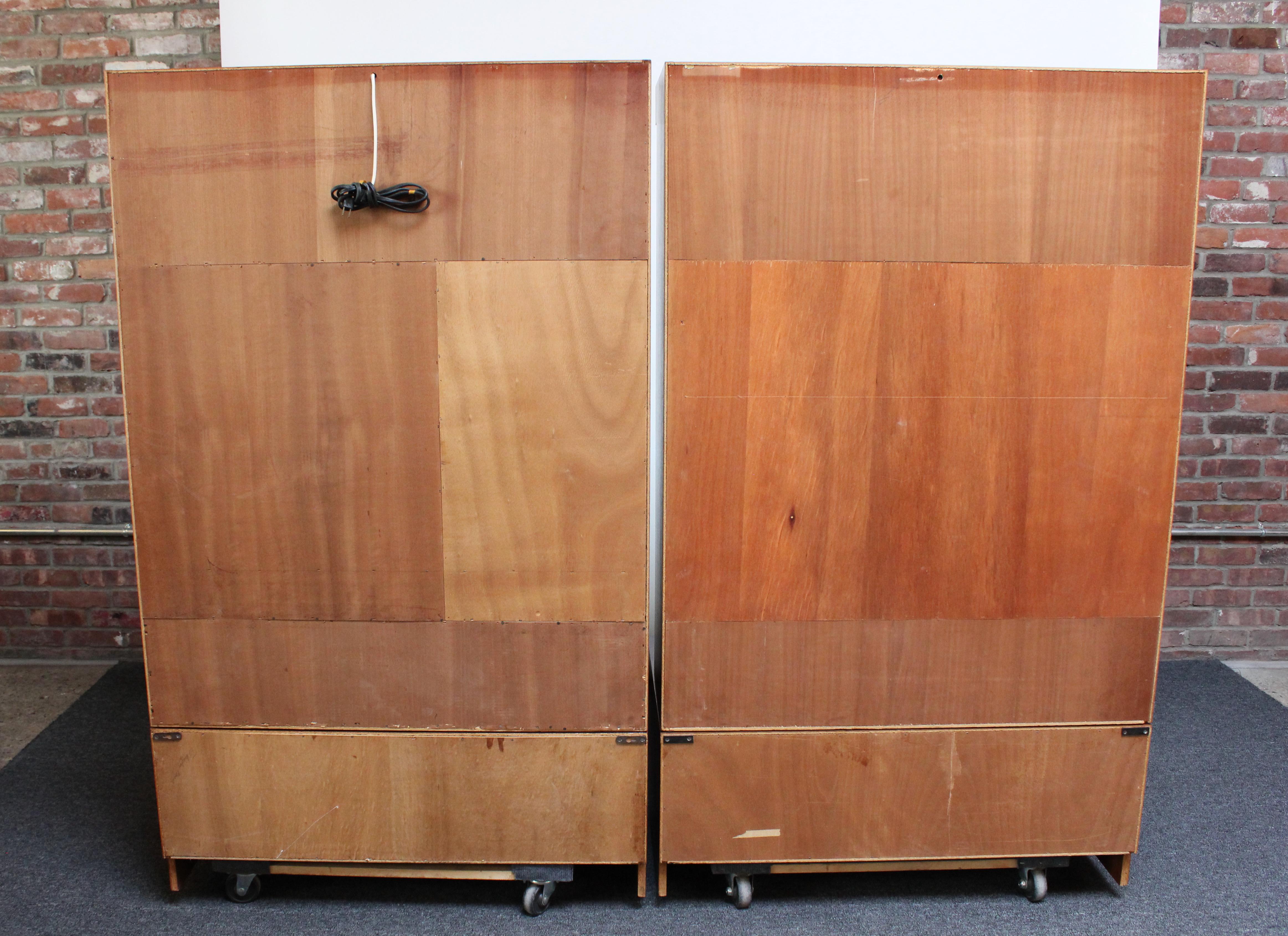 Mid-Century Modern Pair of Italian Free-Standing Wall Units in Walnut on Ebonized Plinth Bases For Sale
