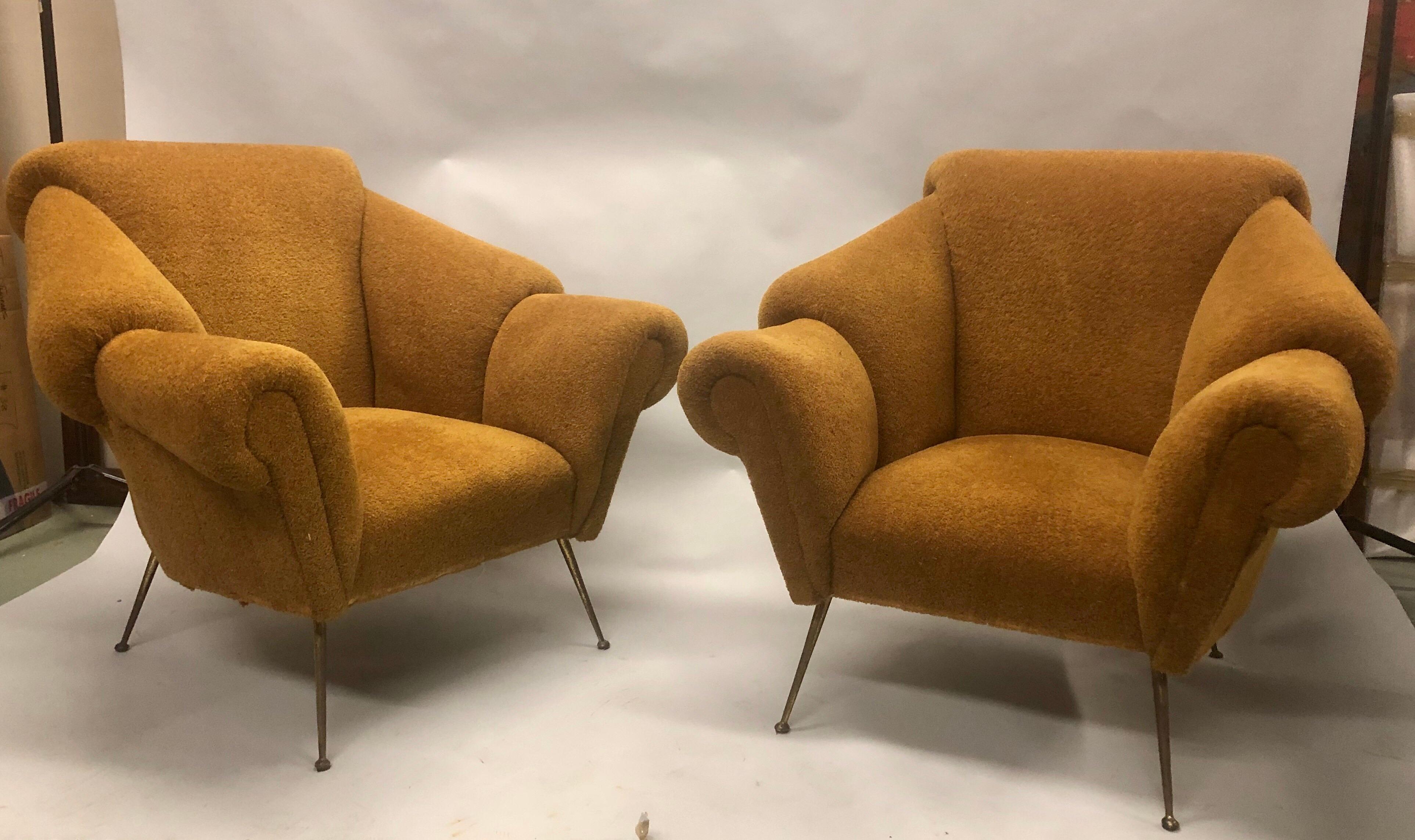 Rare and original pair of Italian Futurist lounge chairs / armchairs / wingback style chairs attributed to Giacomo Balla with stunning layered, sequential arms that convey speed and continual movement. 

The pair is set upon tapered brass legs.