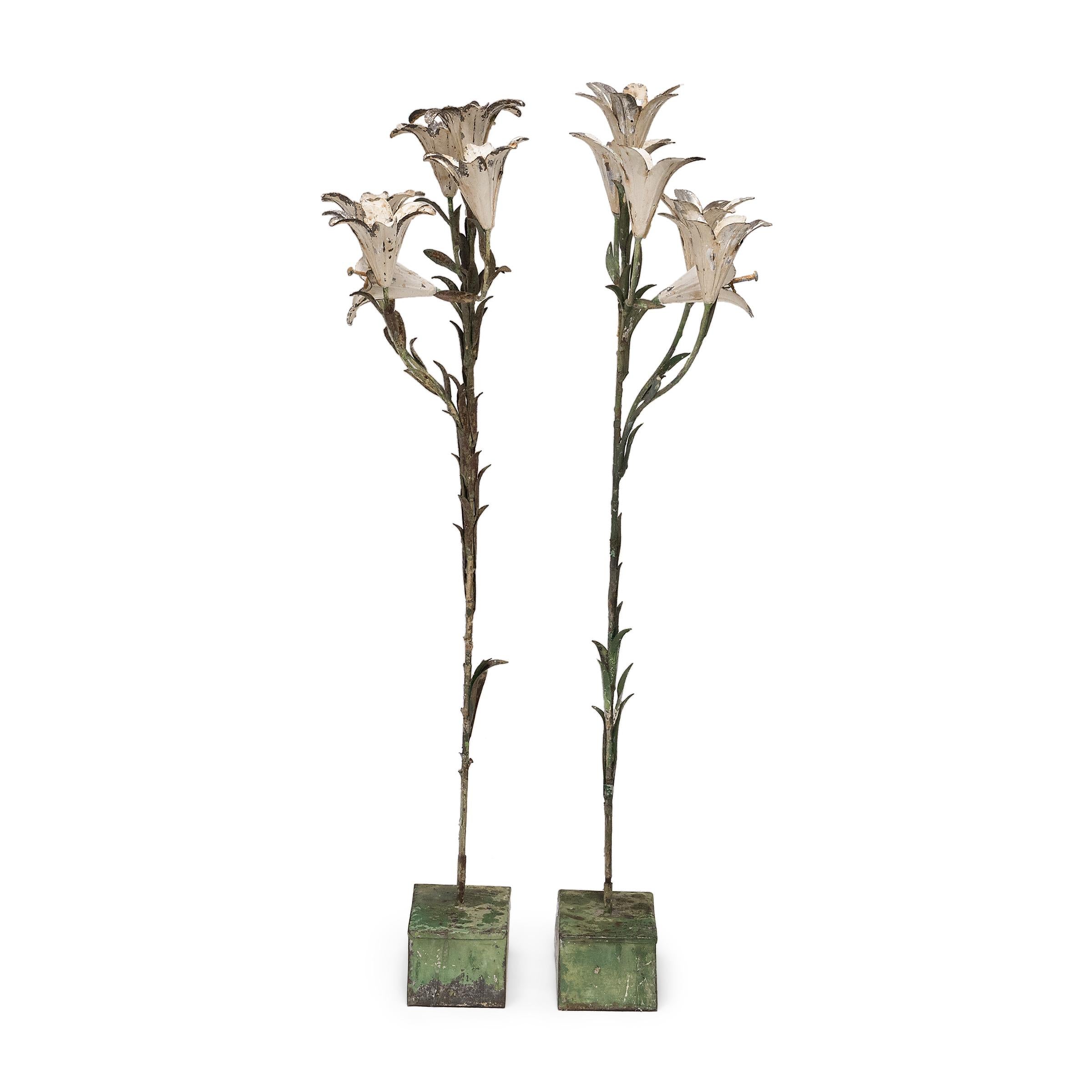 Pair of Italian Garden Lily Floor Candelabras, c. 1930s In Fair Condition For Sale In Chicago, IL