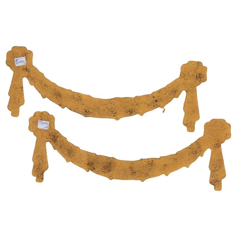 Paire de frises de guirlandes françaises (ou italiennes ?) en bois doré pour décoration murale.
Ils étaient autrefois plus épais, mais quelqu'un les a rendus plus minces pour les adapter à quelque chose.
Très élégant, comme ceux plus grands que j'ai