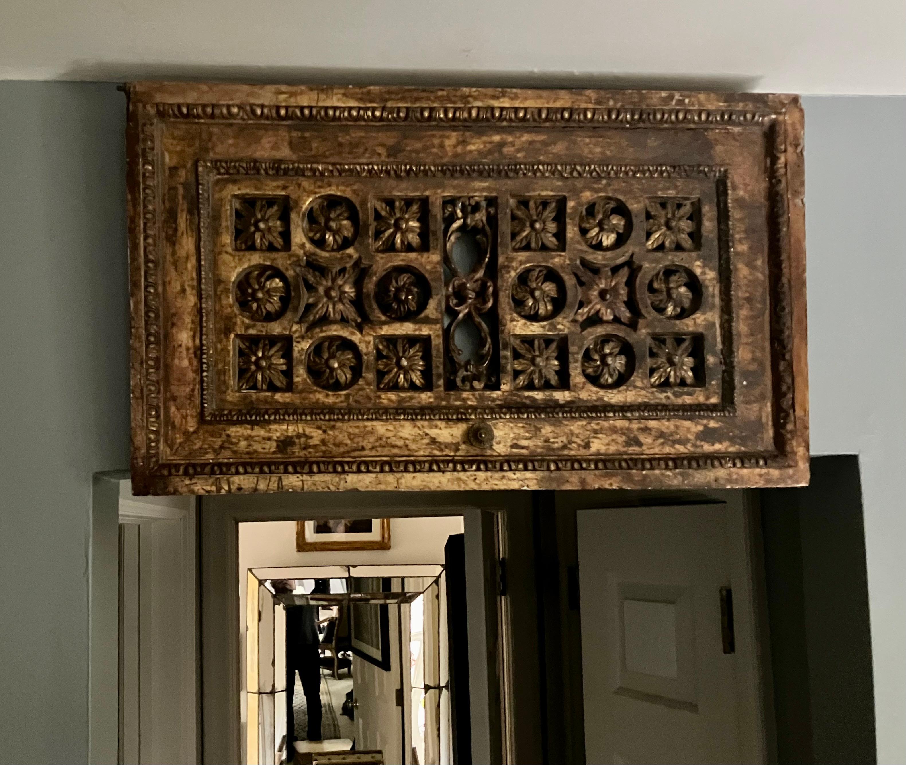 Neoclassical Pair of Italian Gilt Carved Panels For Sale