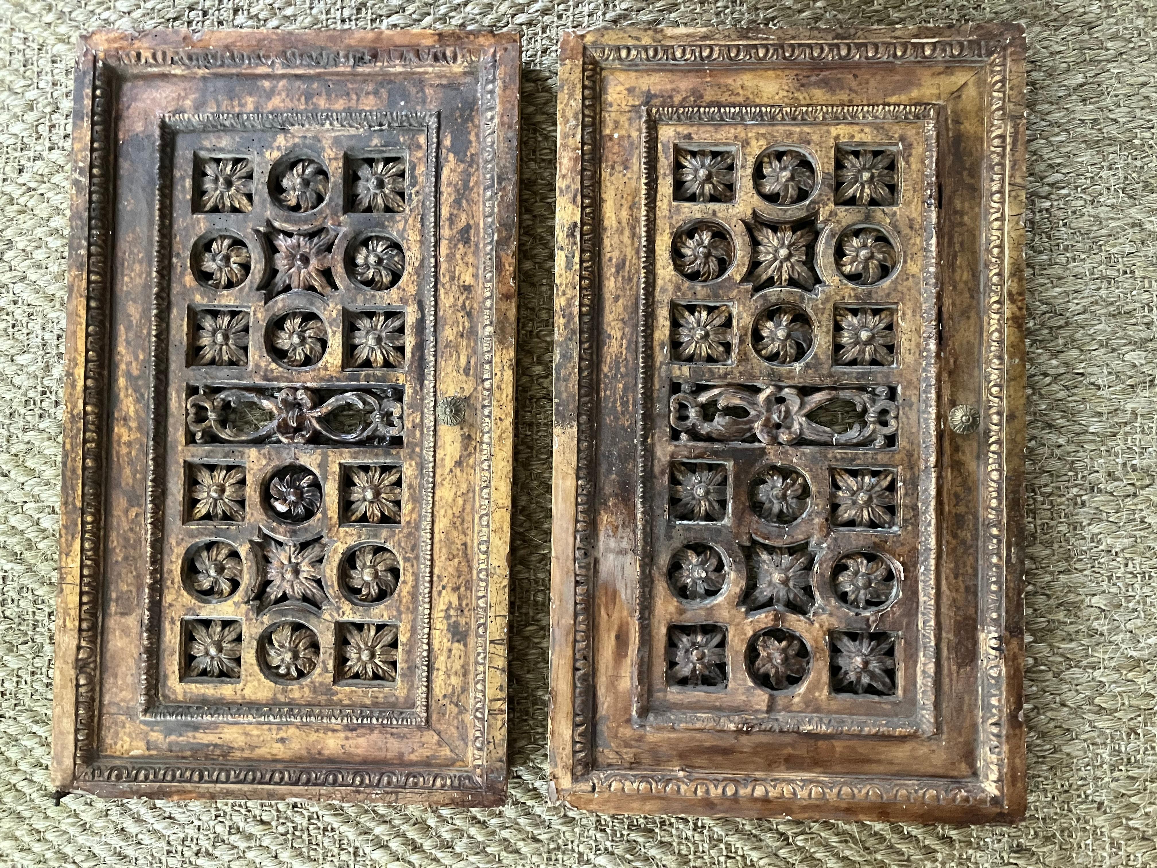 Pair of Italian Gilt Carved Panels For Sale 1