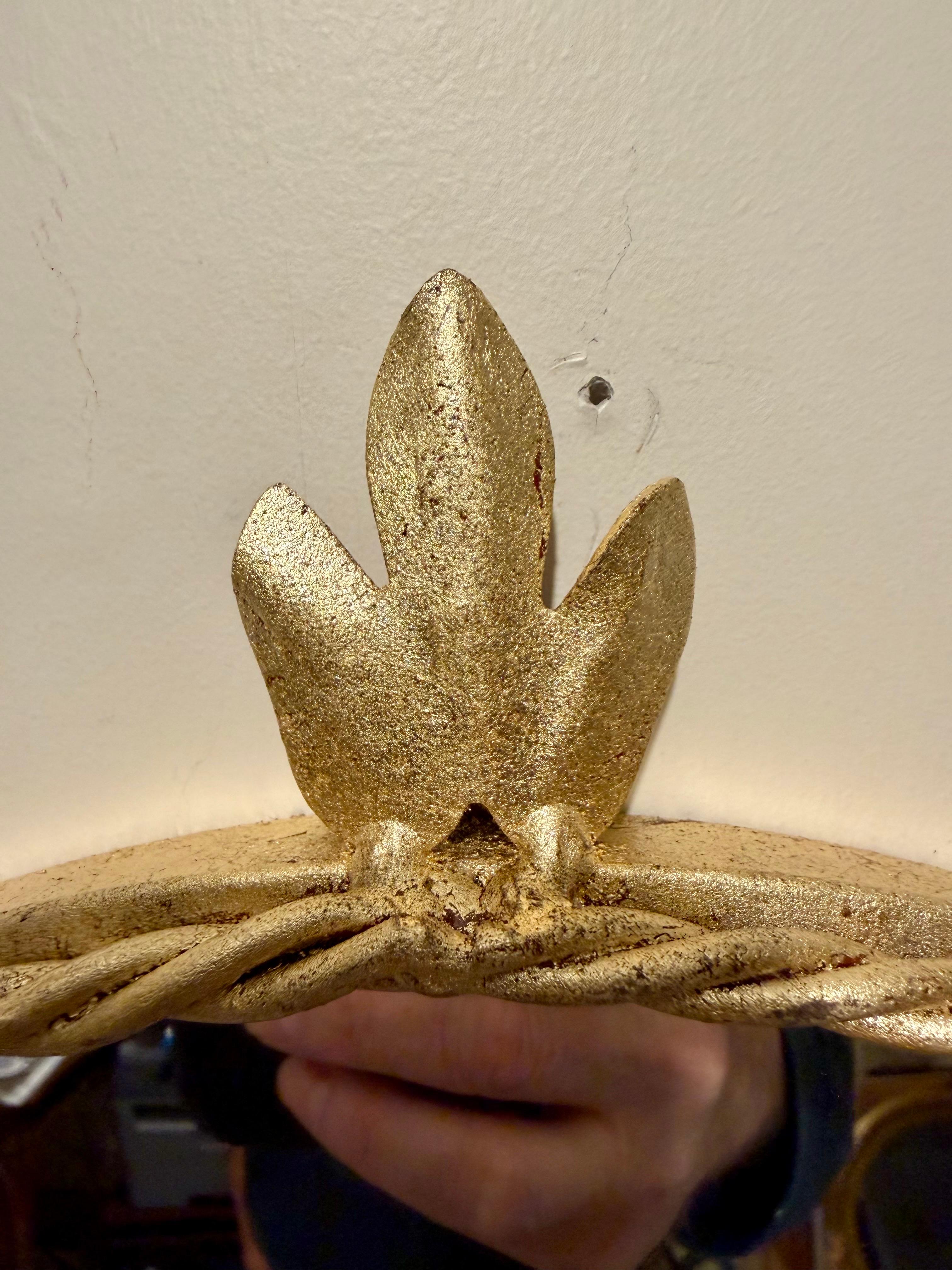 Paire de miroirs à cordes en fer doré italiens en vente 4