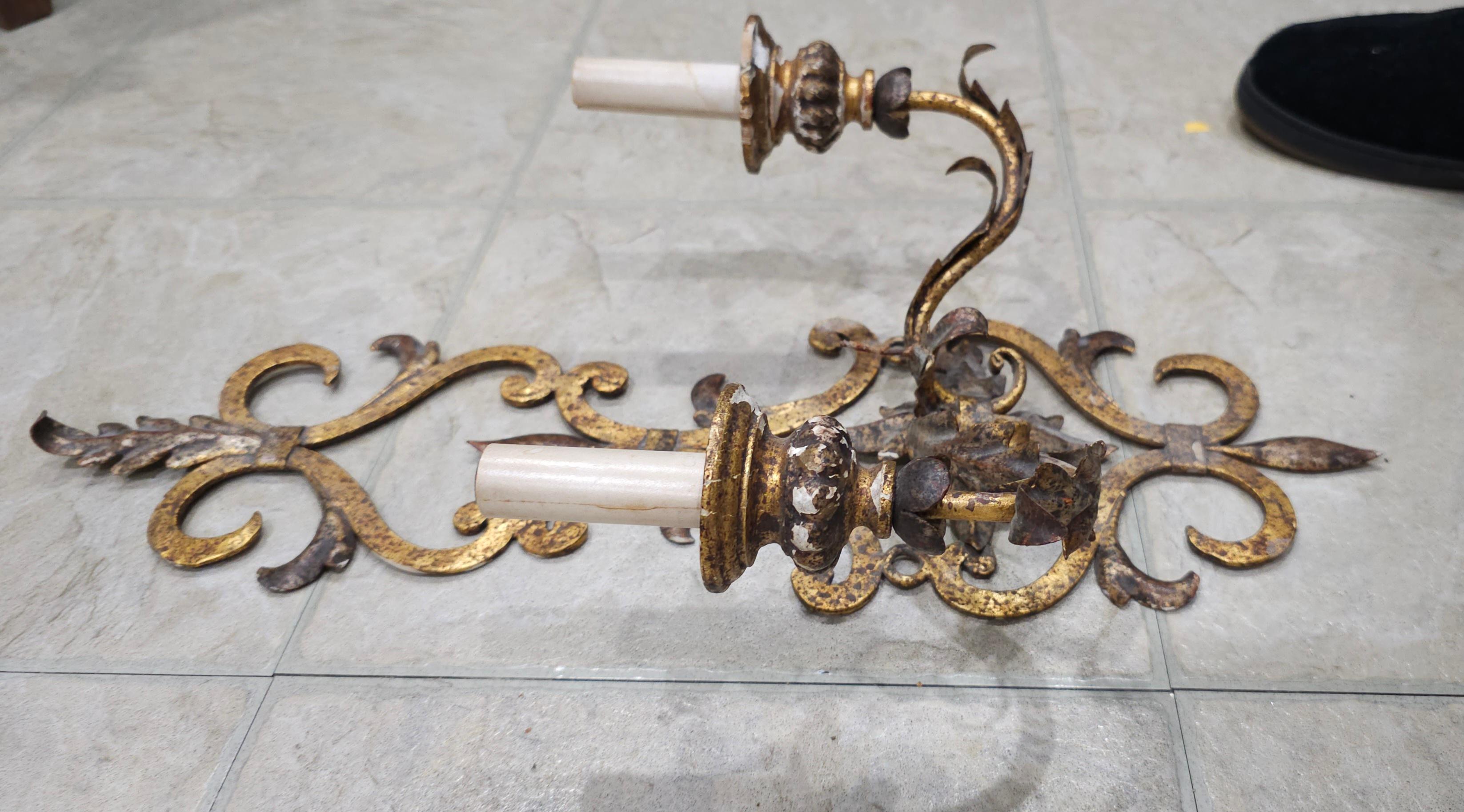 Pair of Italian Gilt Metal and Composite Leaf Motif Wall Sconces For Sale 4