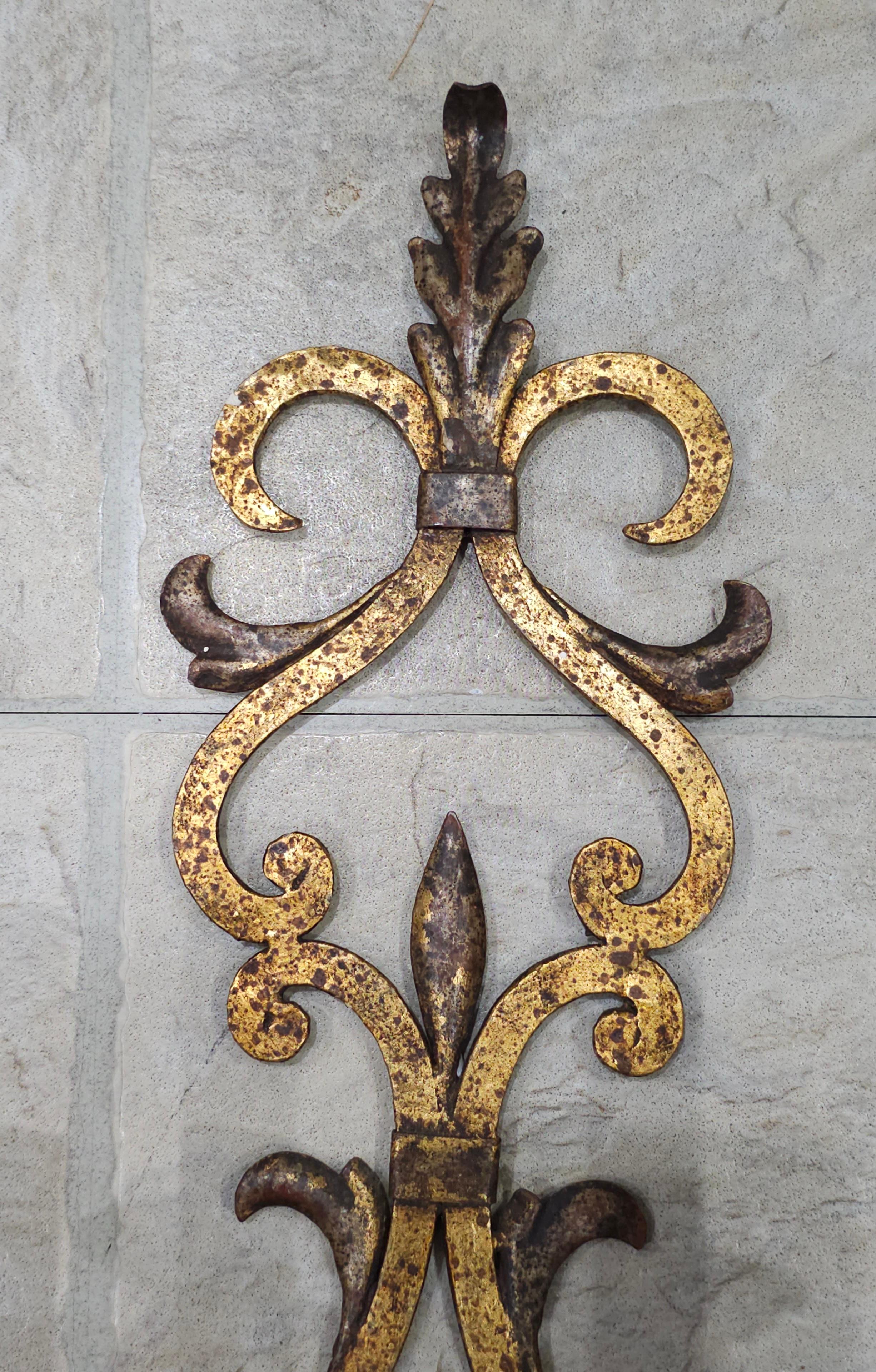 Painted Pair of Italian Gilt Metal and Composite Leaf Motif Wall Sconces For Sale