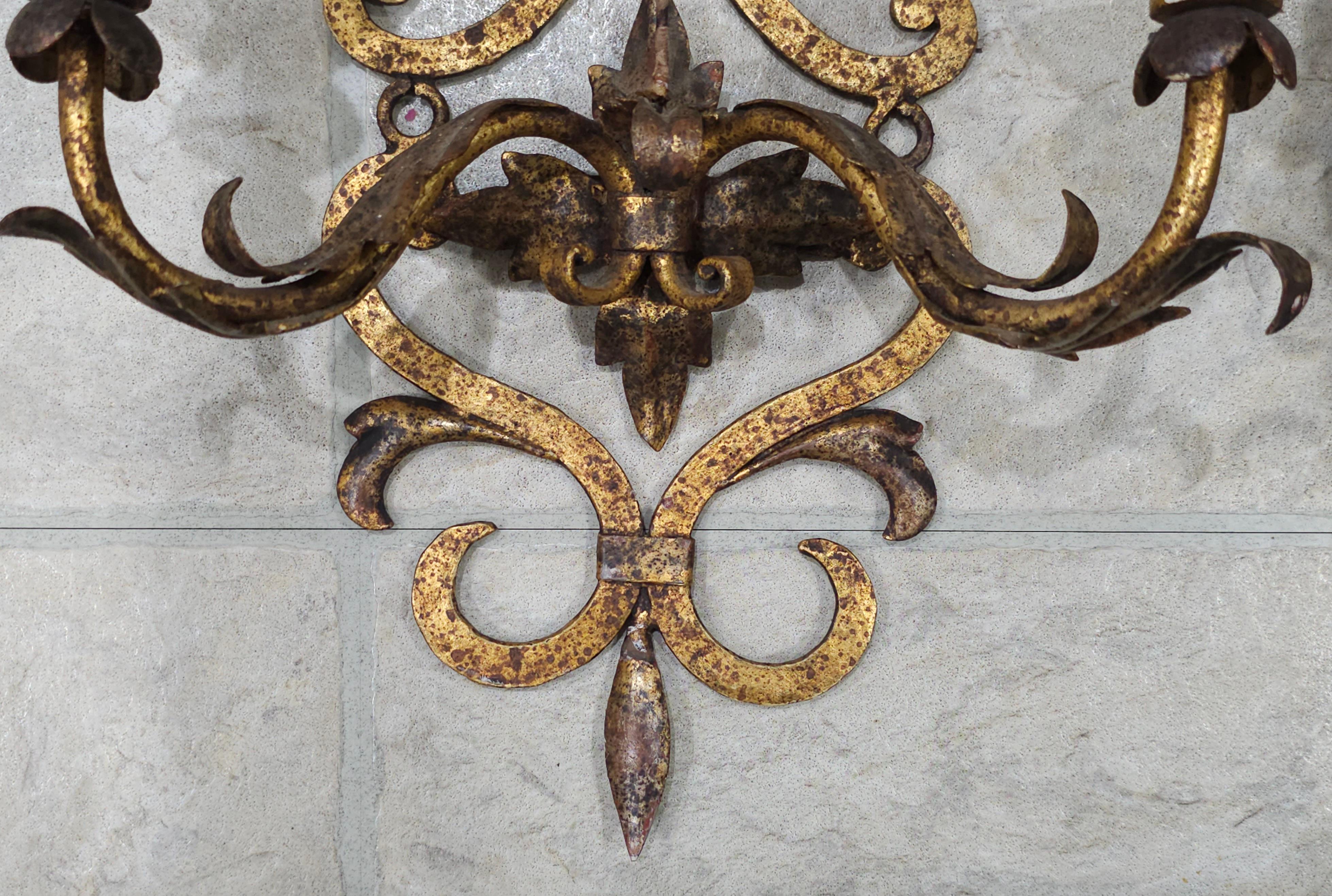 20th Century Pair of Italian Gilt Metal and Composite Leaf Motif Wall Sconces For Sale