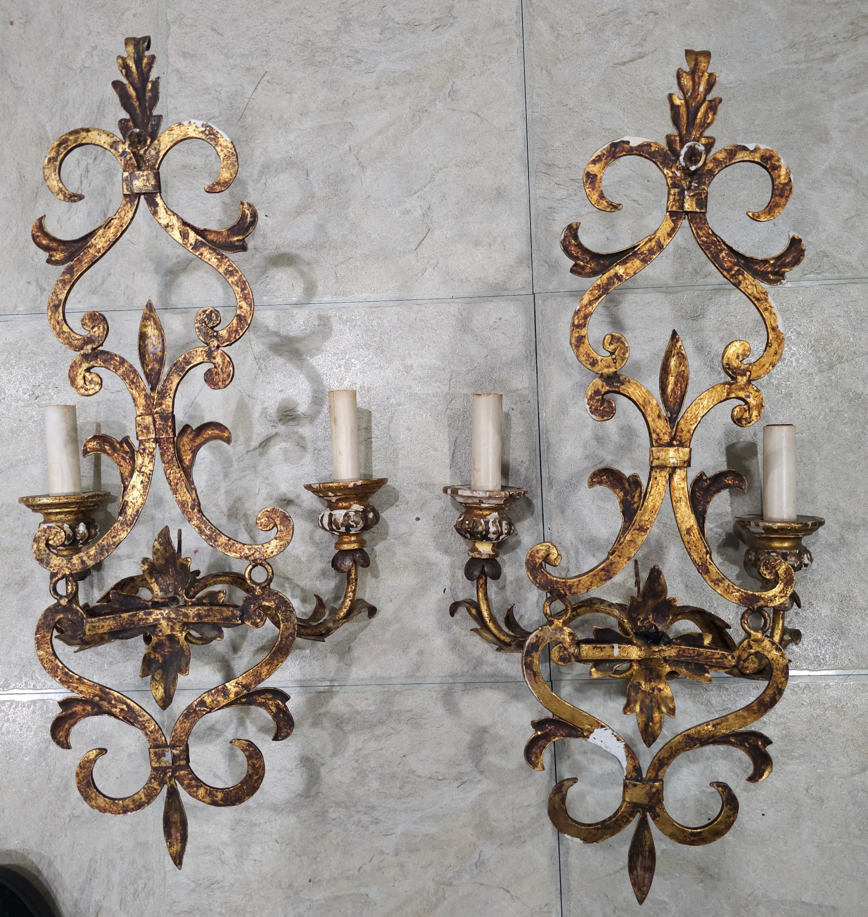 Pair of Italian Gilt Metal and Composite Leaf Motif Wall Sconces For Sale 2