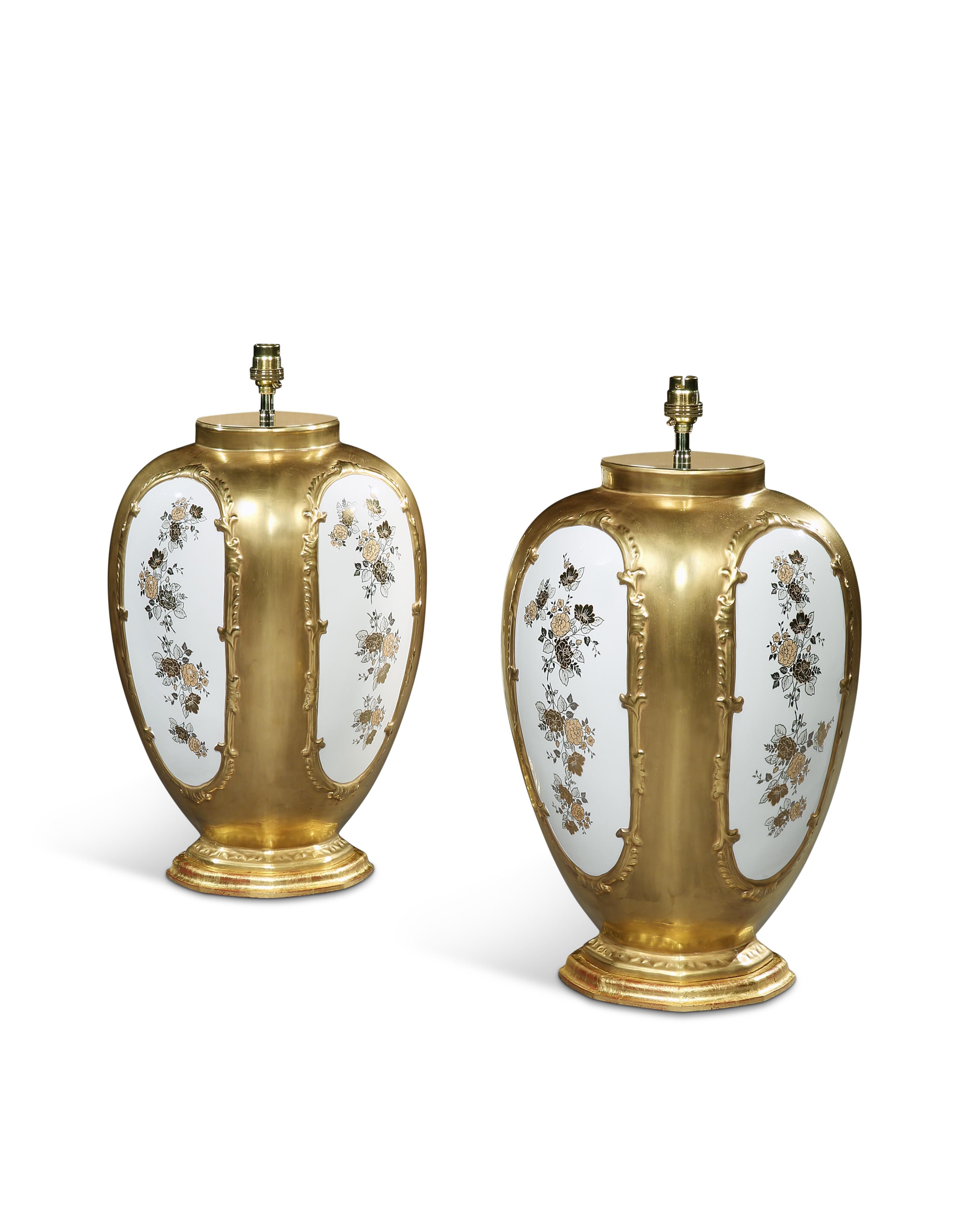 Glazed Pair of Italian Gilt Porcelain 20th Century Table Lamps For Sale