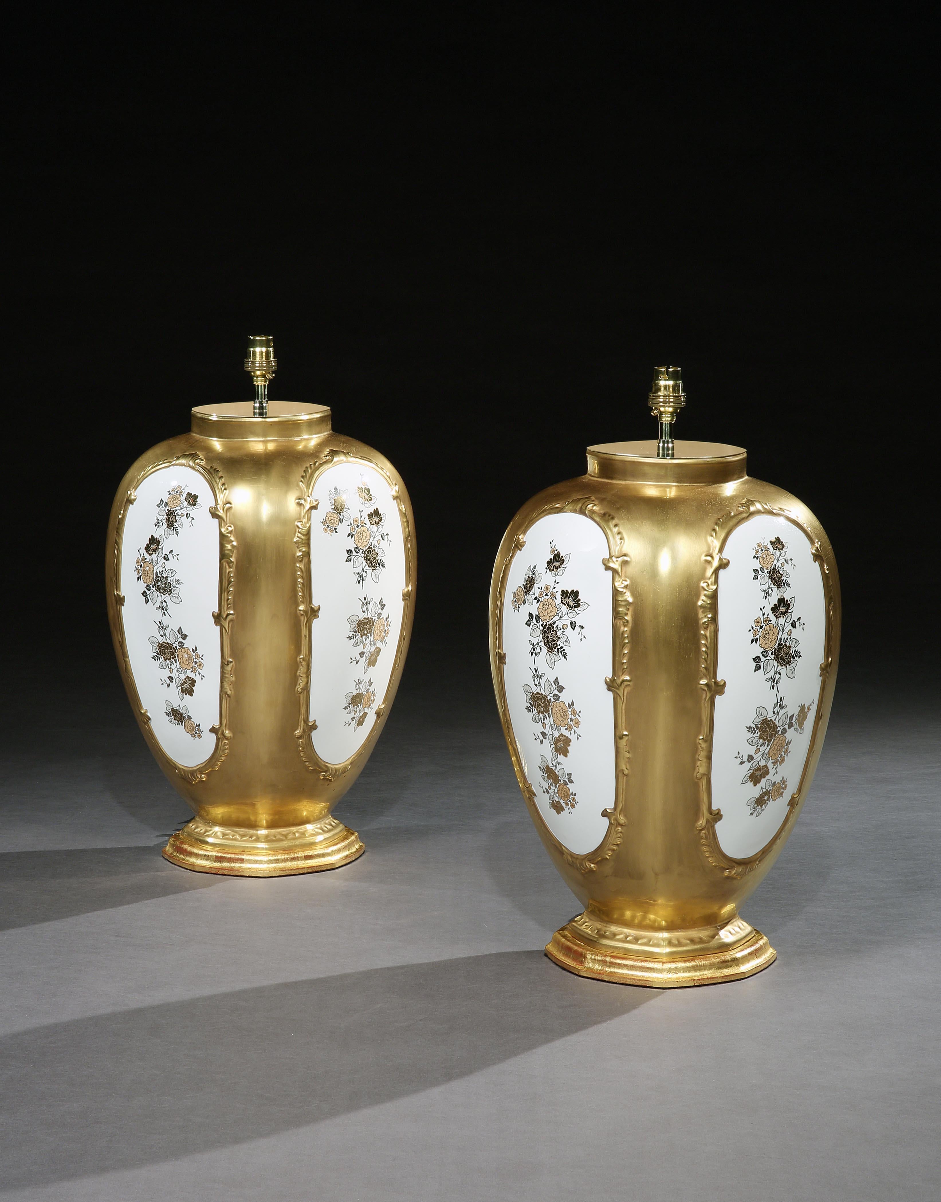 Ceramic Pair of Italian Gilt Porcelain 20th Century Table Lamps For Sale