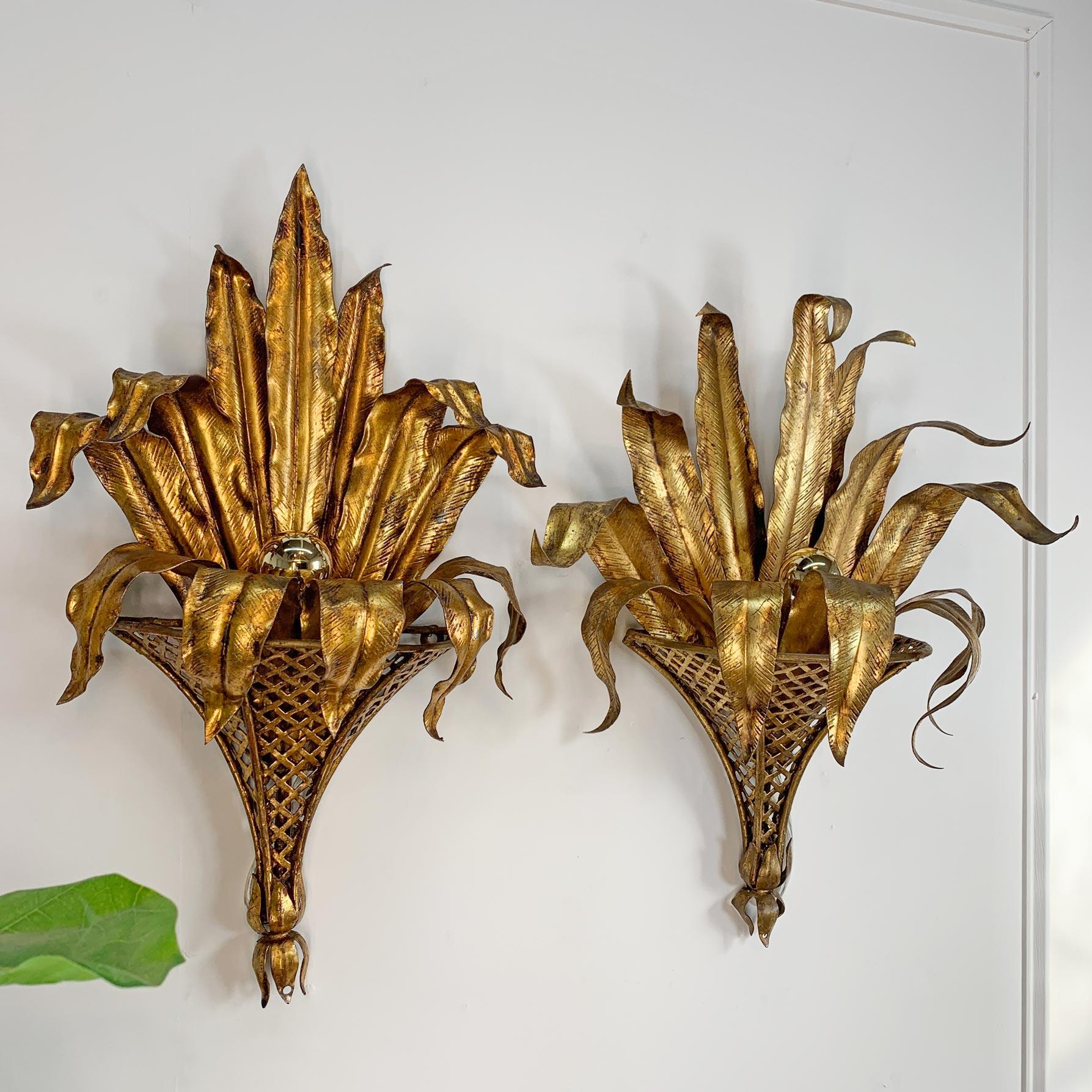 Rococo Pair of Italian Gilt Tole Palm Leaf and Coronet Wall Lights For Sale