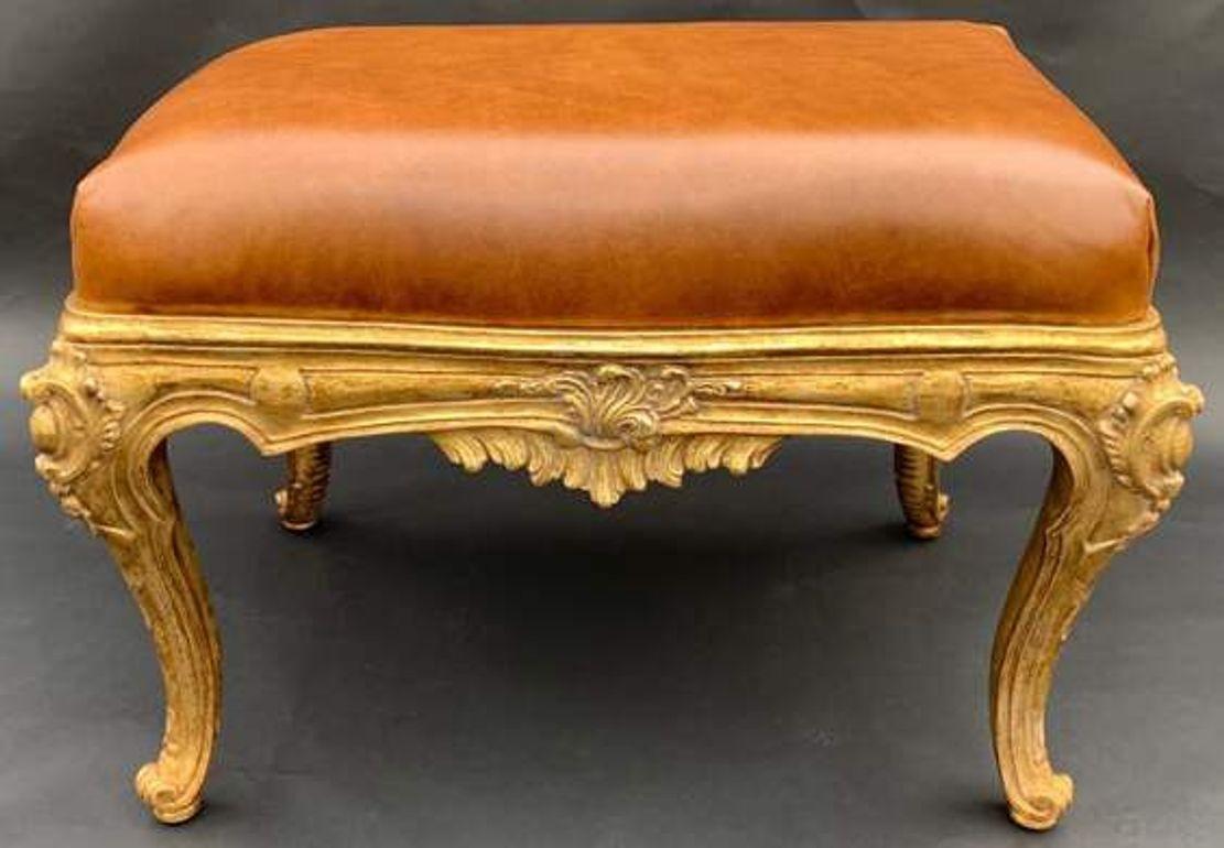 Paire de bancs italiens en bois doré avec tapisserie en cuir brun, 20e siècle. en vente 4
