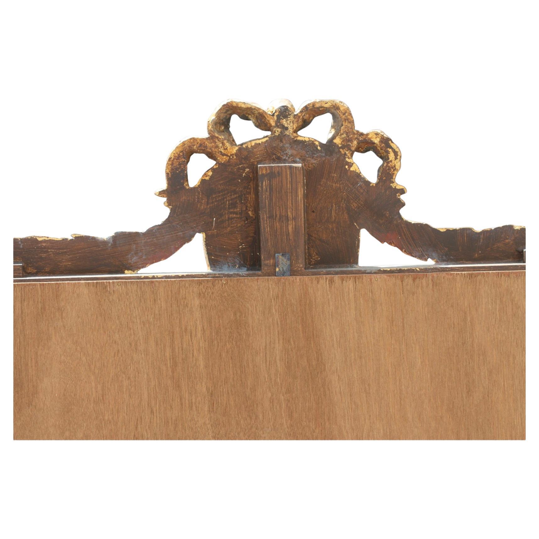 Coppia di specchi in legno dorato italiani In condizioni buone a Bradenton, FL