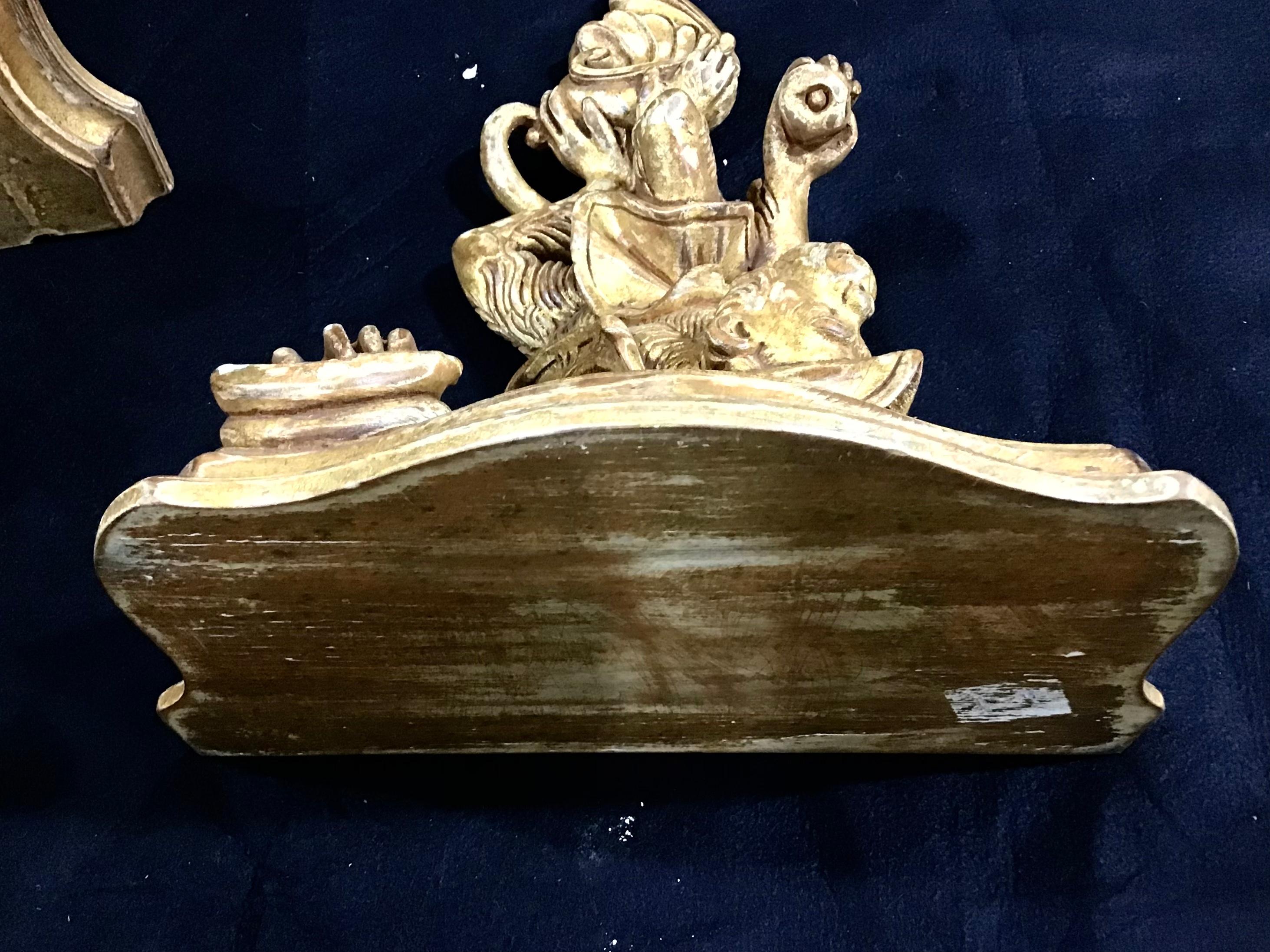 Pair of Italian Gilt Wood Monkey Wall Brackets In Good Condition In Bradenton, FL