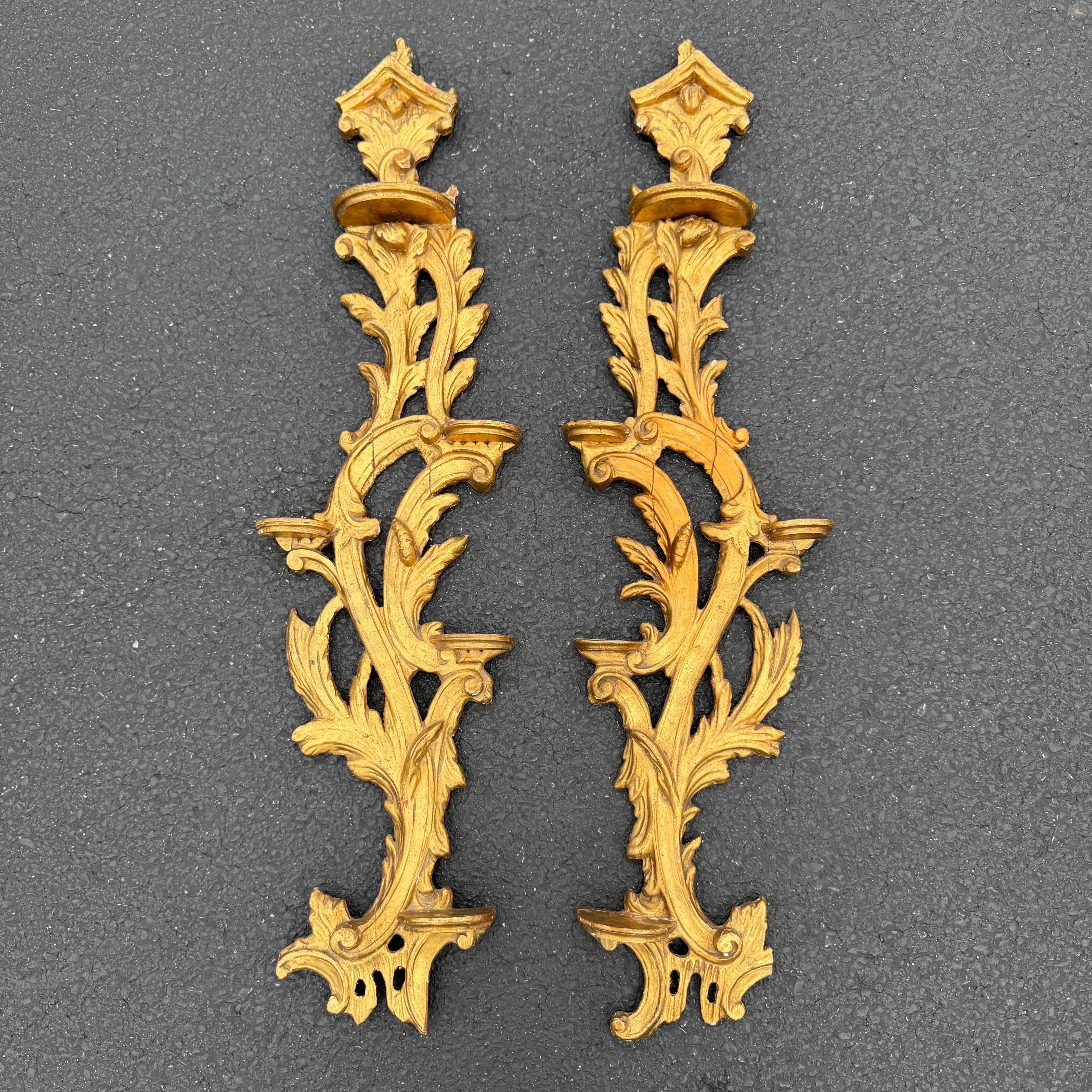 Pareja de estanterías murales de fragmentos de madera dorada italiana en Bueno estado para la venta en Haddonfield, NJ