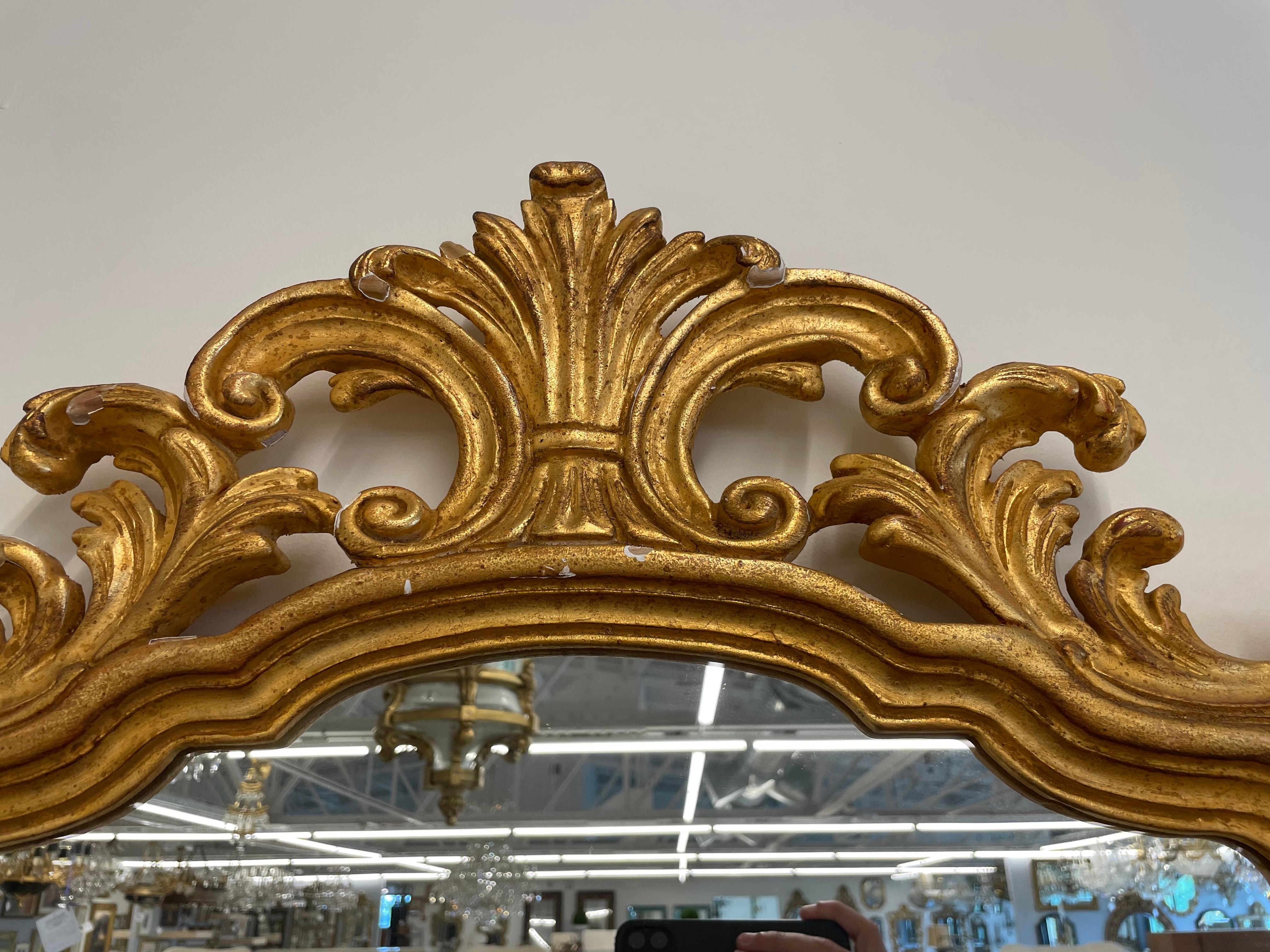 Paire de miroirs muraux ou consoles italiens en bois doré en vente 4