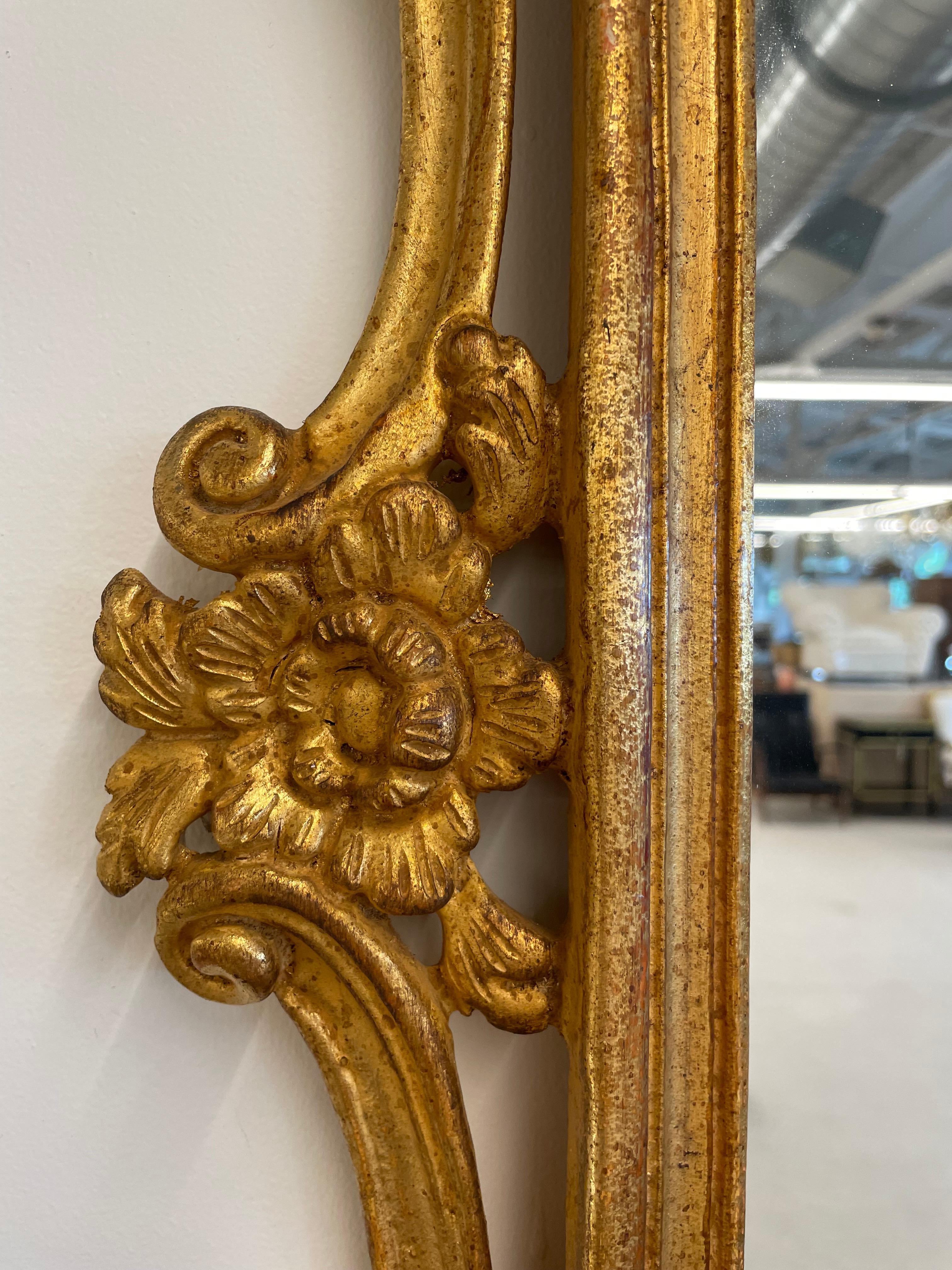 20ième siècle Paire de miroirs muraux ou consoles italiens en bois doré en vente