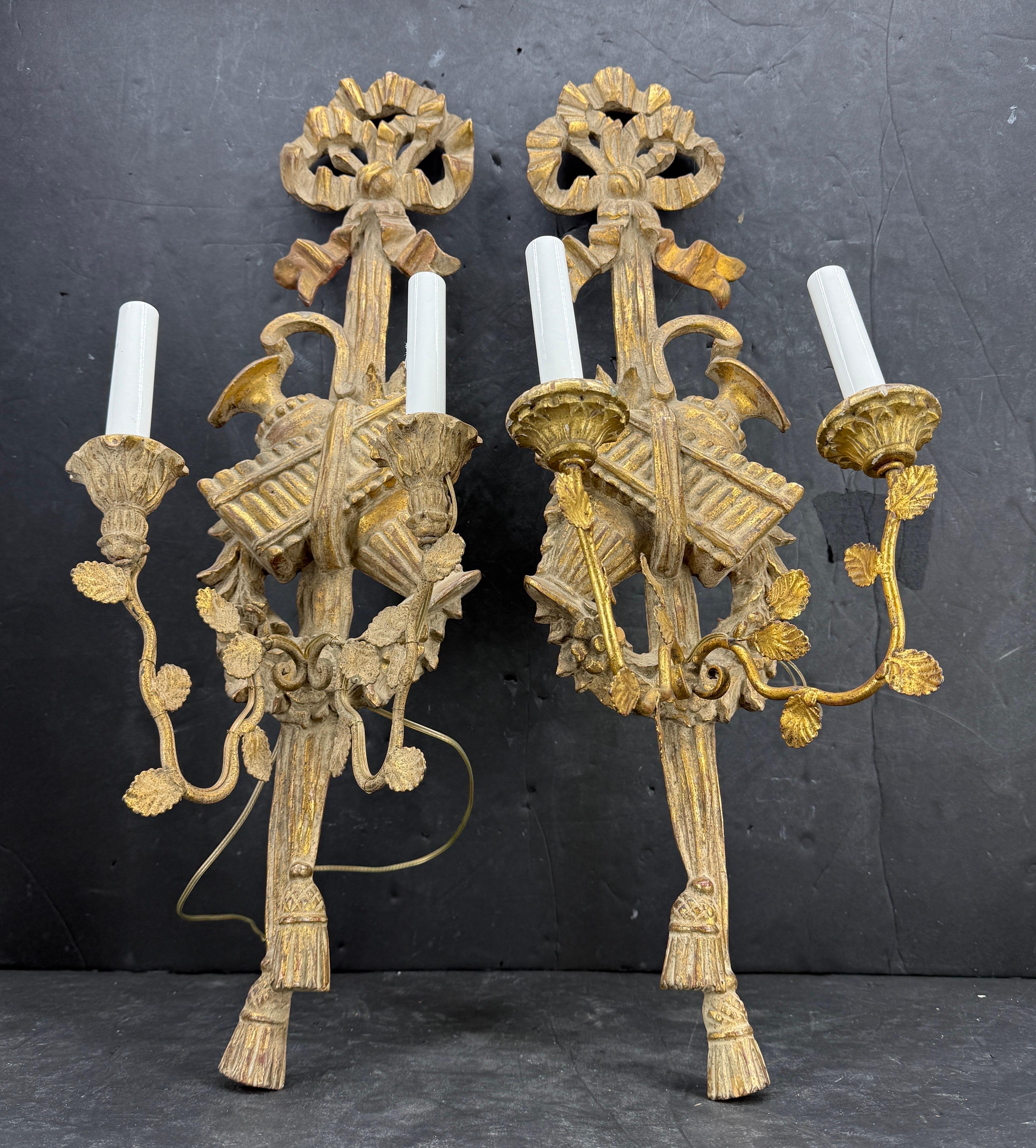 Pair of Italian Gilt Wood Wall Sconces Appliques Lights in vendita 2