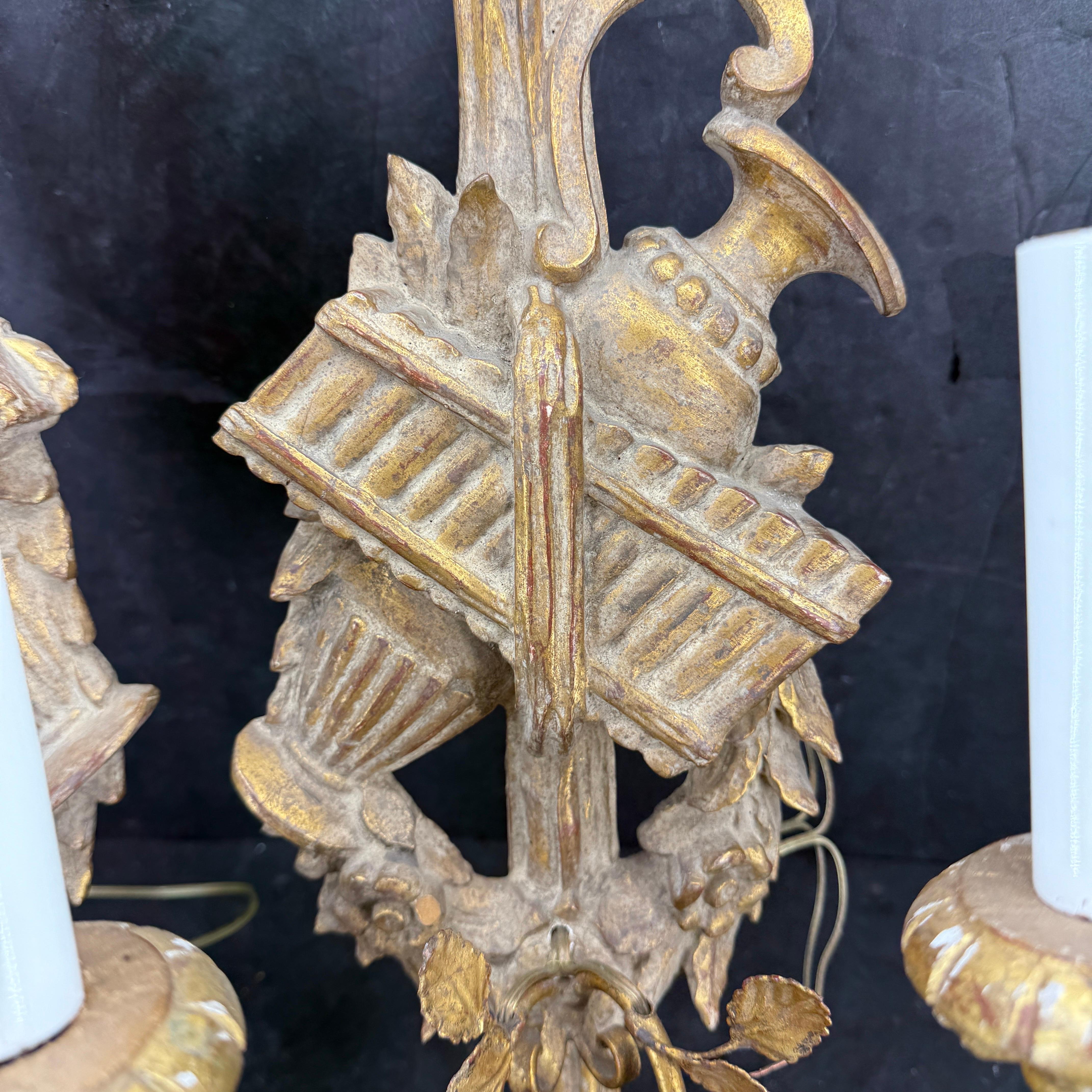 Luigi XVI Pair of Italian Gilt Wood Wall Sconces Appliques Lights in vendita