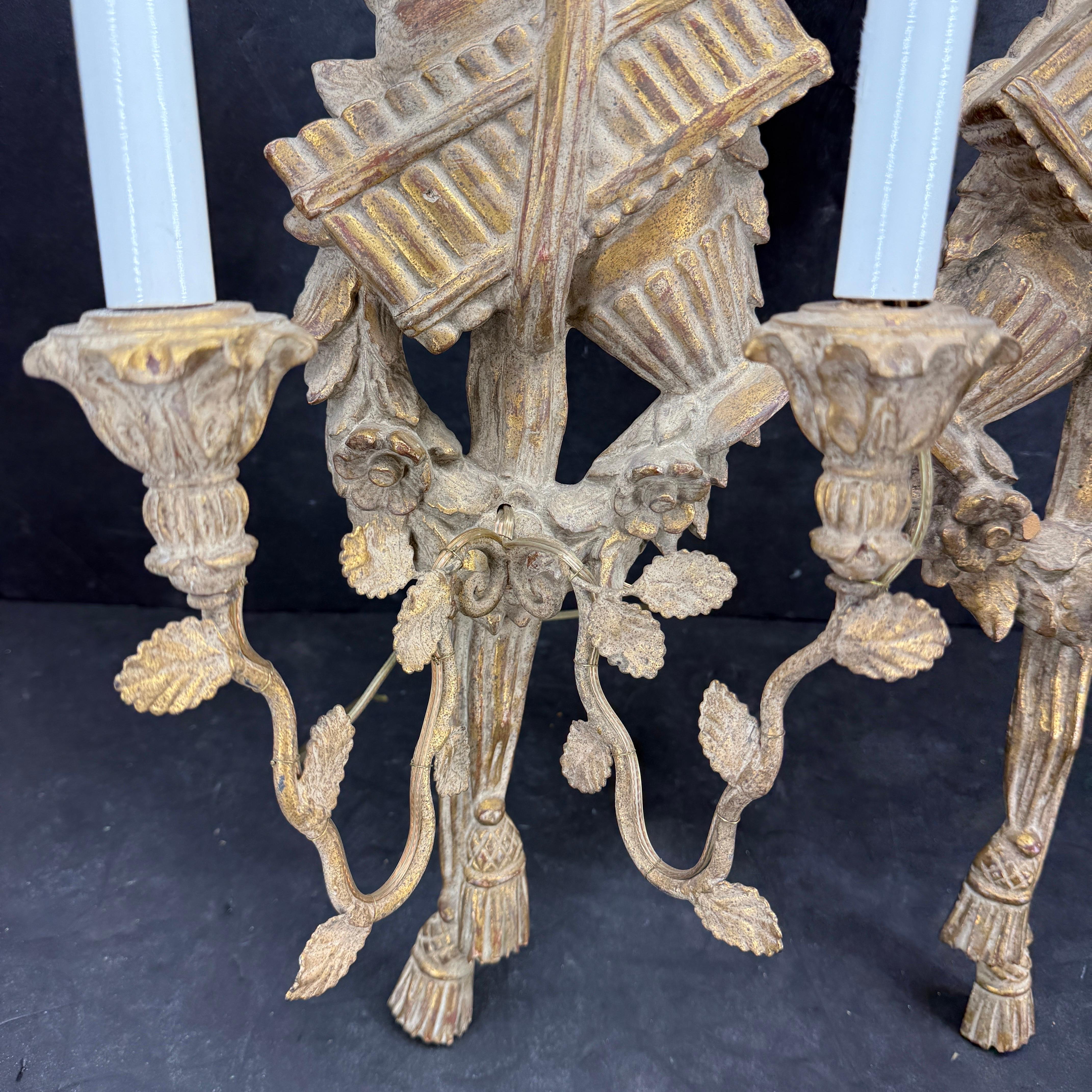 Pair of Italian Gilt Wood Wall Sconces Appliques Lights In condizioni buone in vendita a Haddonfield, NJ