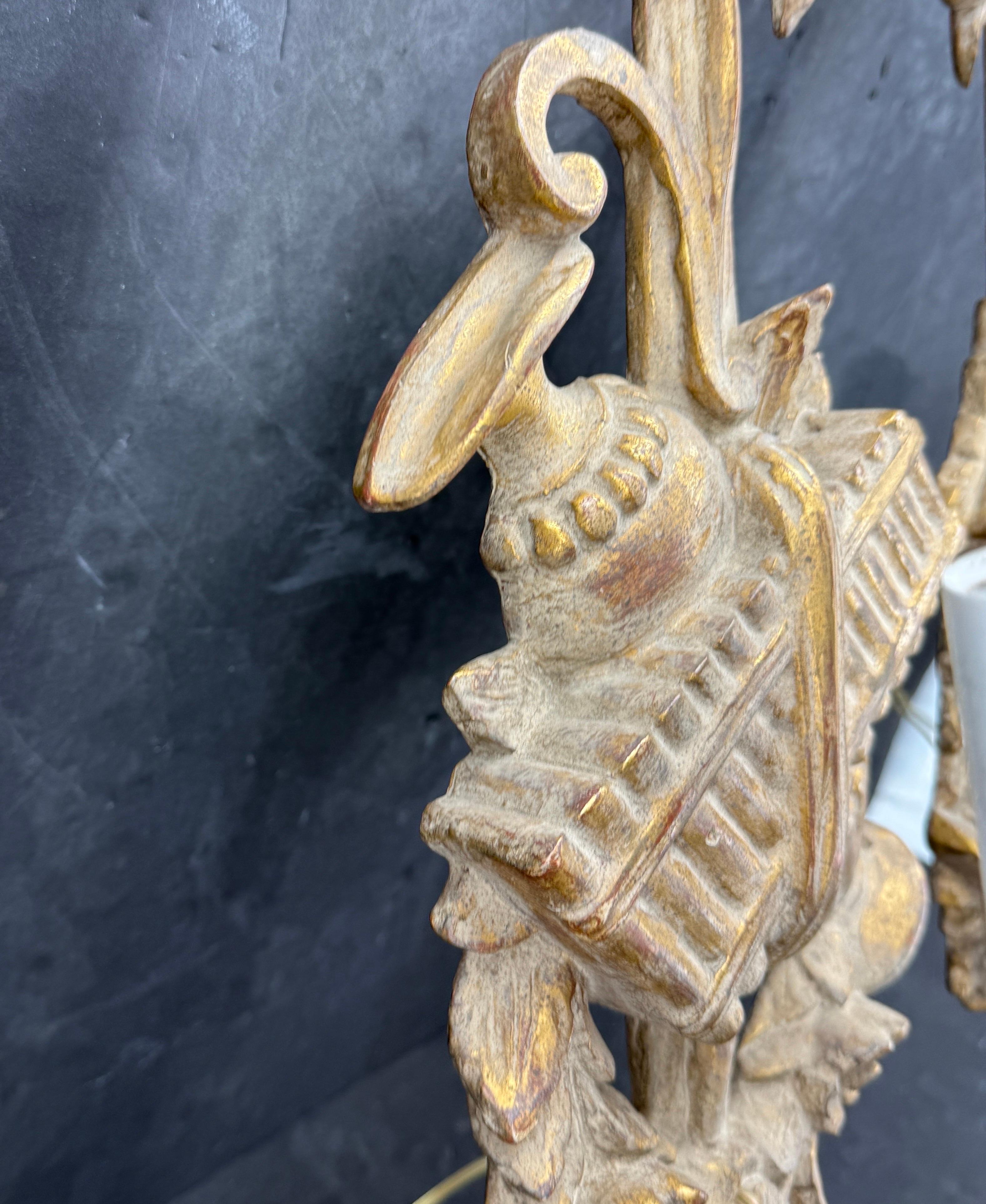Legno dorato Pair of Italian Gilt Wood Wall Sconces Appliques Lights in vendita