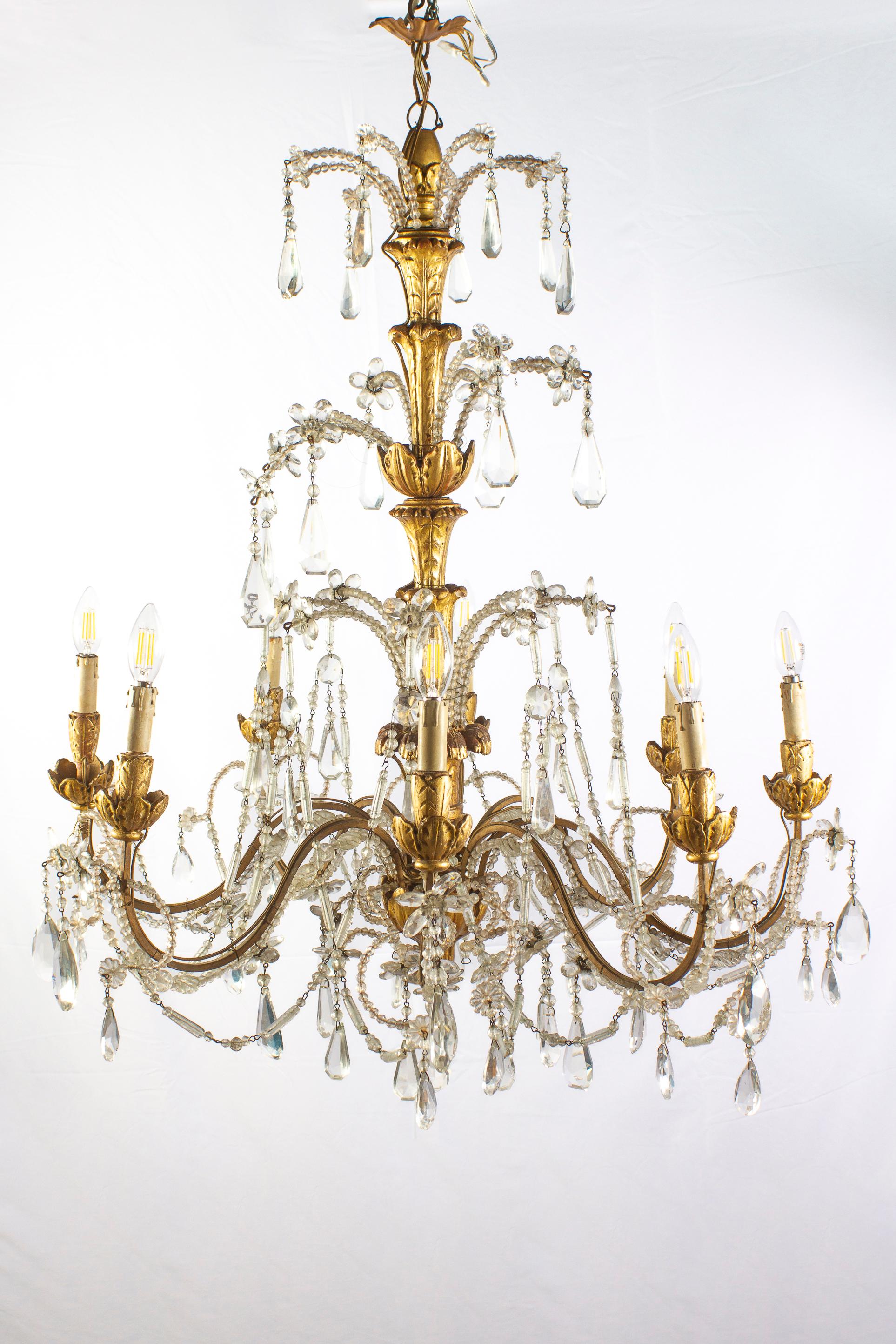 Louis XVI Paire de lustres italiens en bois doré et cristal du 18ème siècle d'une grande beauté en vente