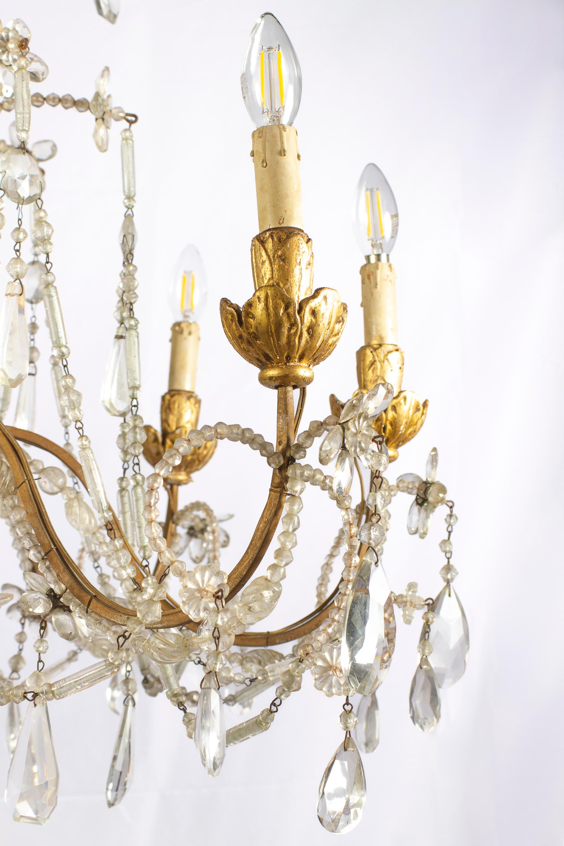 Paire de lustres italiens en bois doré et cristal du 18ème siècle d'une grande beauté en vente 2