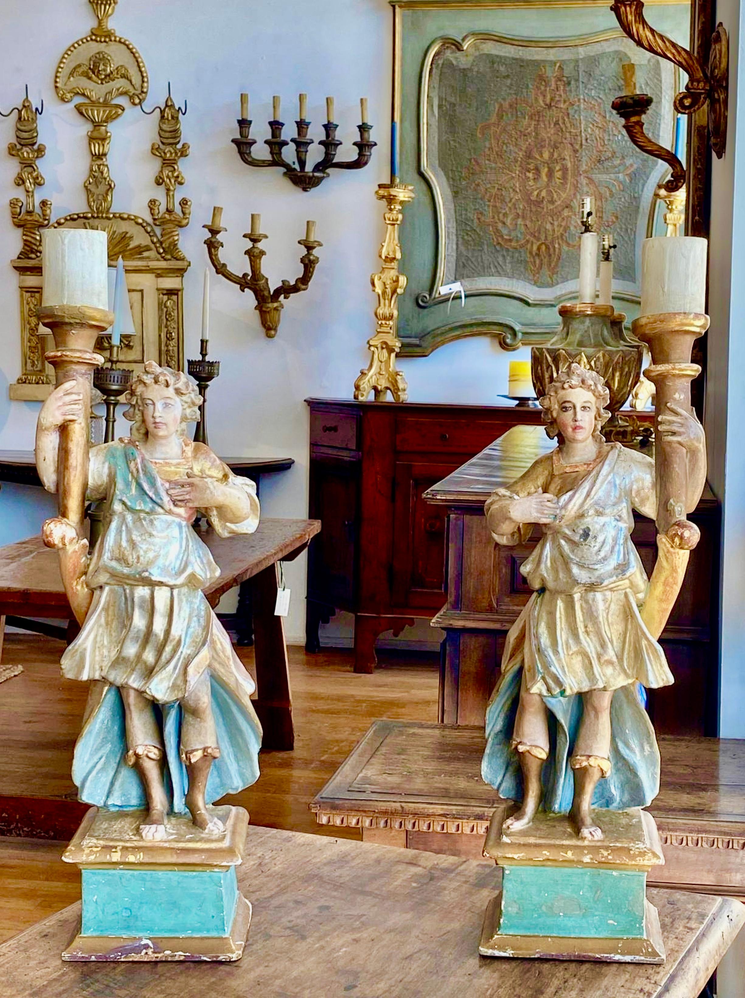 Paire de torchères italiennes en bois doré et polychrome - Vers 1750 en vente 3