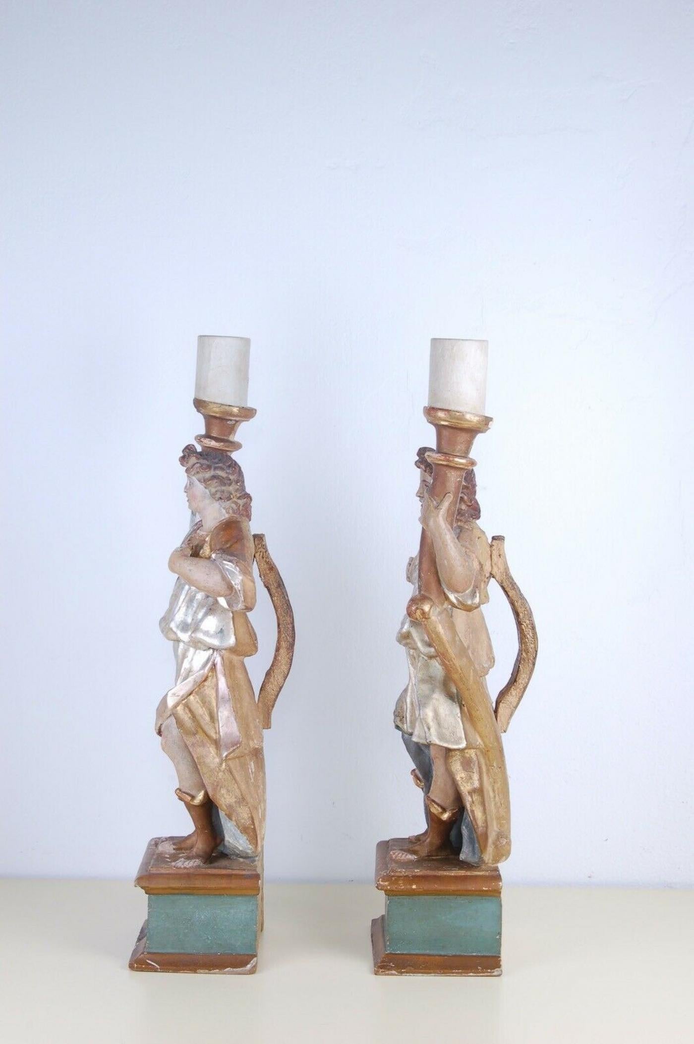 Pair of Italian Giltwood and Polychrome Torchères, circa 1750 In Good Condition For Sale In Los Angeles, CA