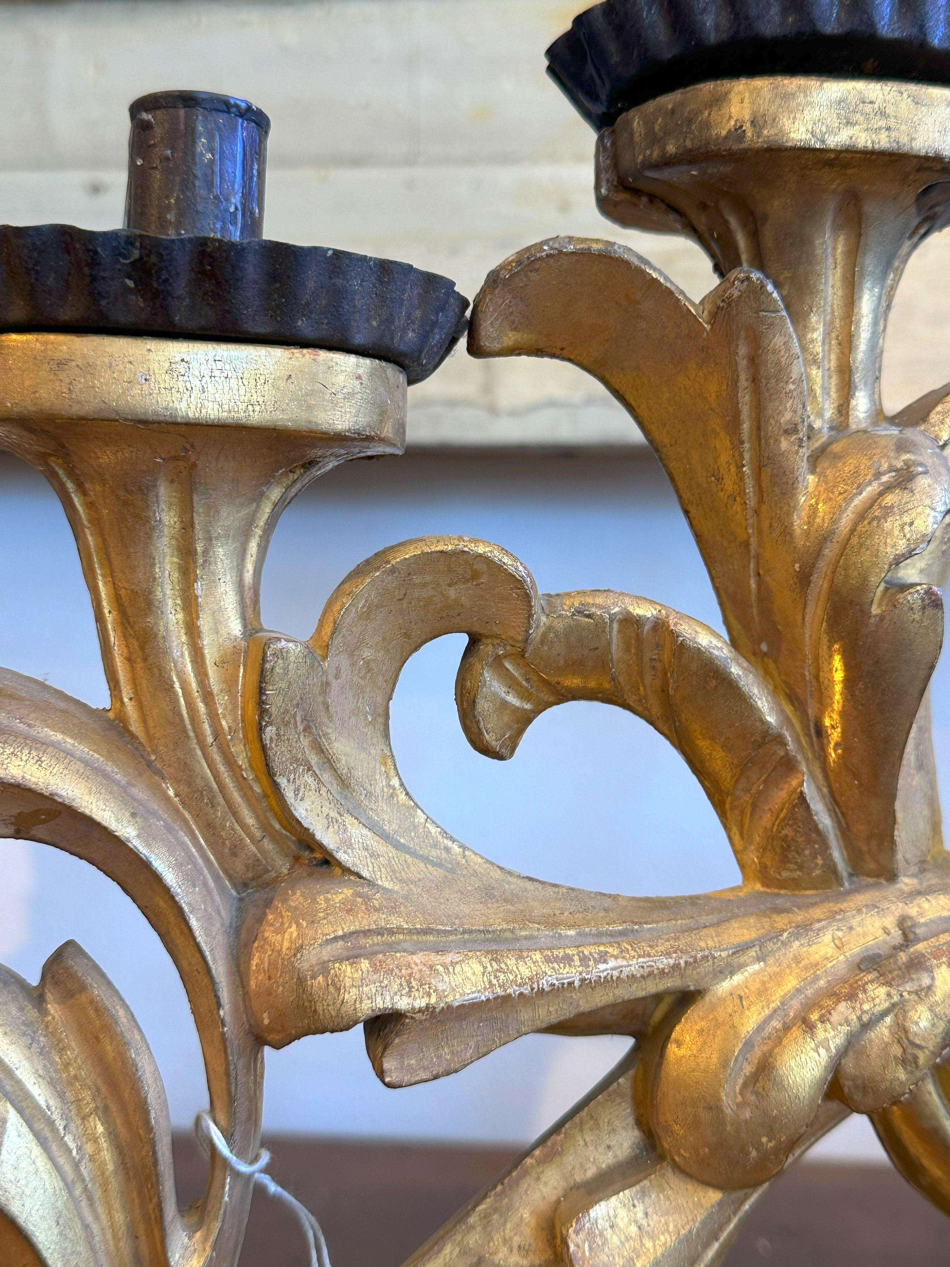 Paar italienische Kandelaber aus Vergoldung - CIRCA 1740 (Vergoldetes Holz) im Angebot
