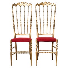 Coppia di sedie Chiavari con schienale alto in legno dorato italiano