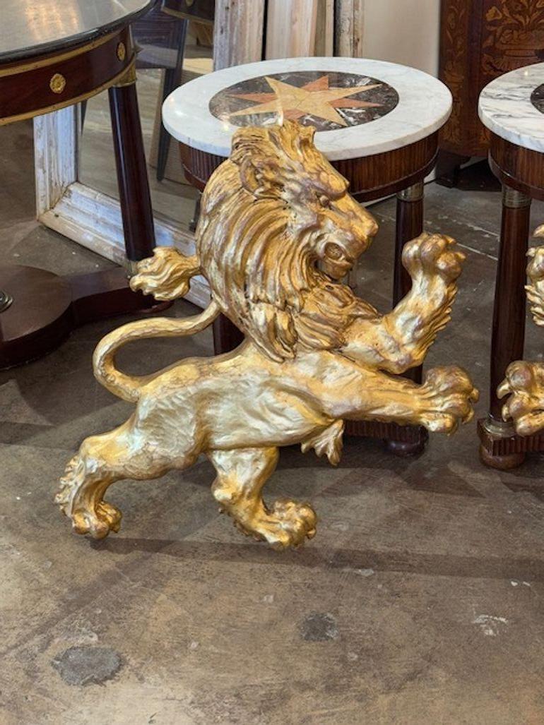 Mid-20th Century Pair of Italian Giltwood Lions For Sale