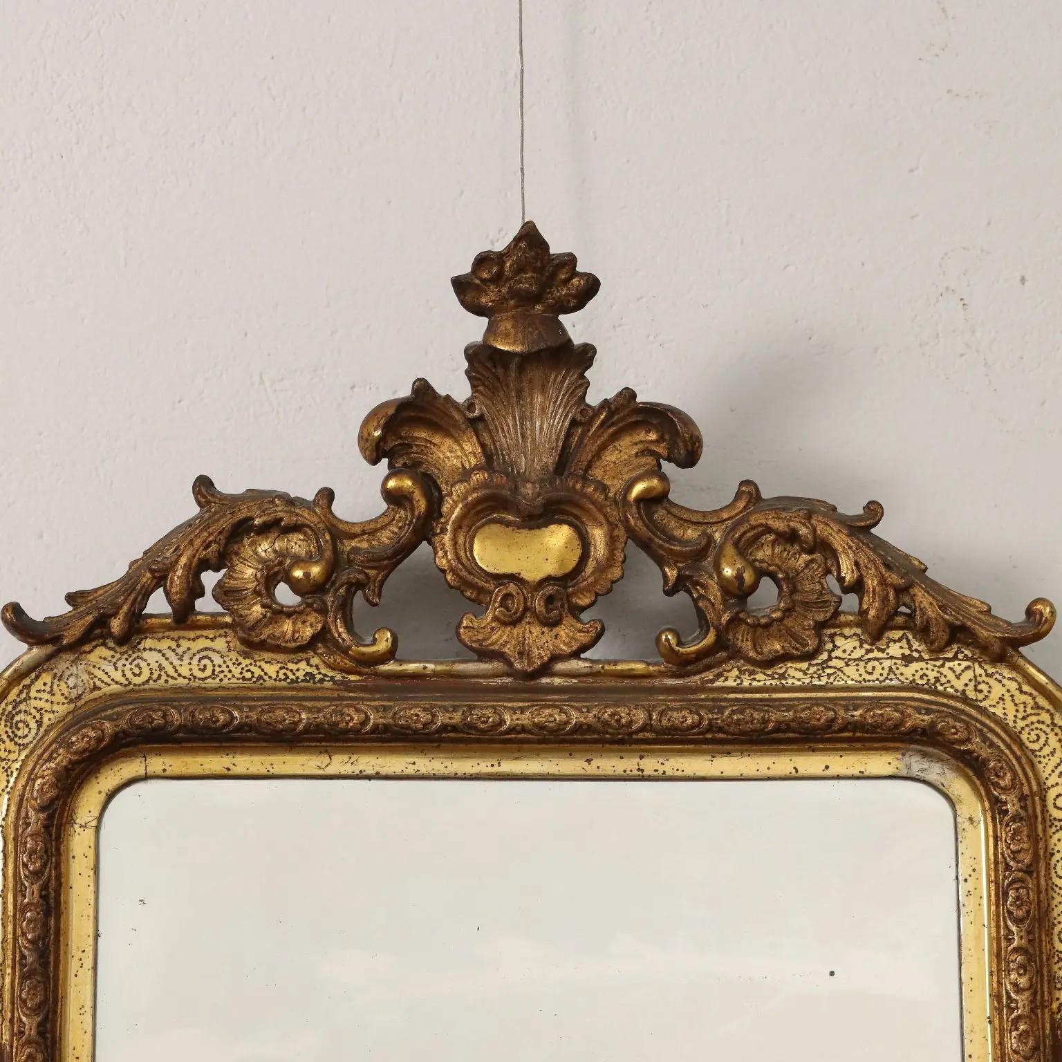 Italiano Coppia di specchi italiani in legno dorato - CIRCA 1880 in vendita