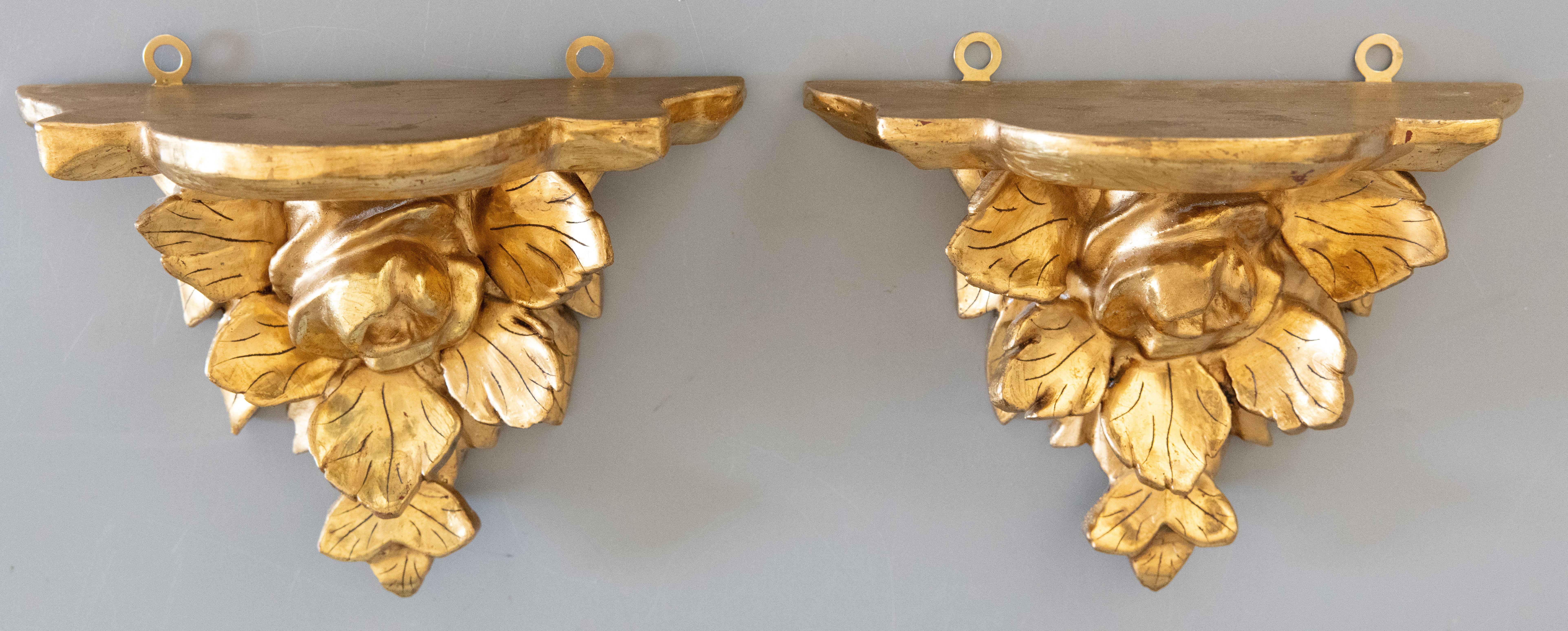 Hollywood Regency Pair of Italian Giltwood Roses Wall Brackets Shelves, circa 1940 For Sale