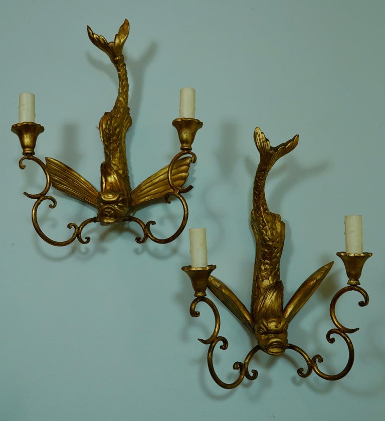 Rococo Pair of Italian Giltwood Sconces Featuring Mythical Dolphins For Sale