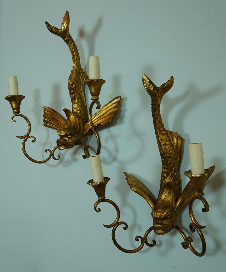 20th Century Pair of Italian Giltwood Sconces Featuring Mythical Dolphins For Sale