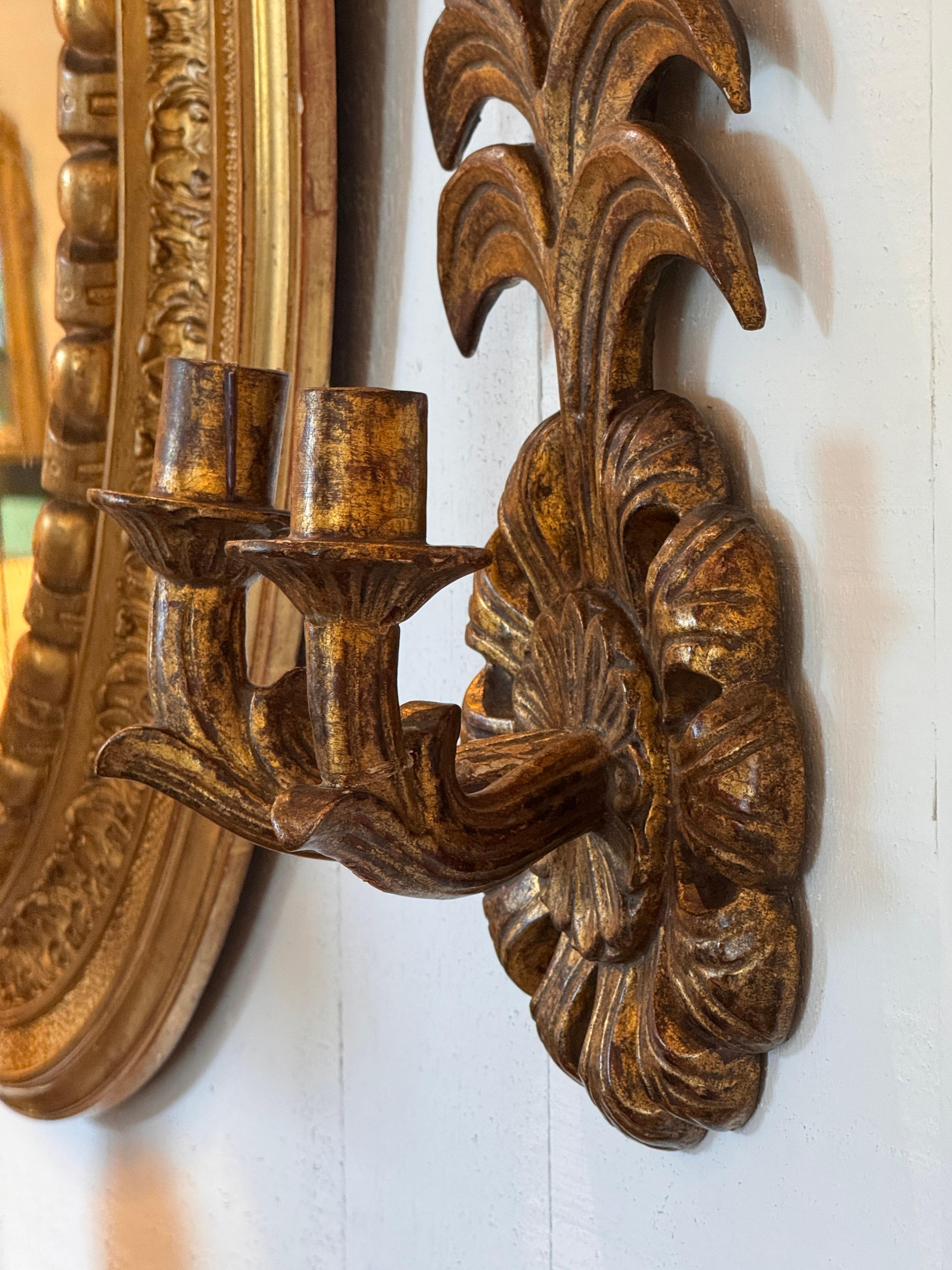 Paire d'appliques italiennes en bois doré en vente 4