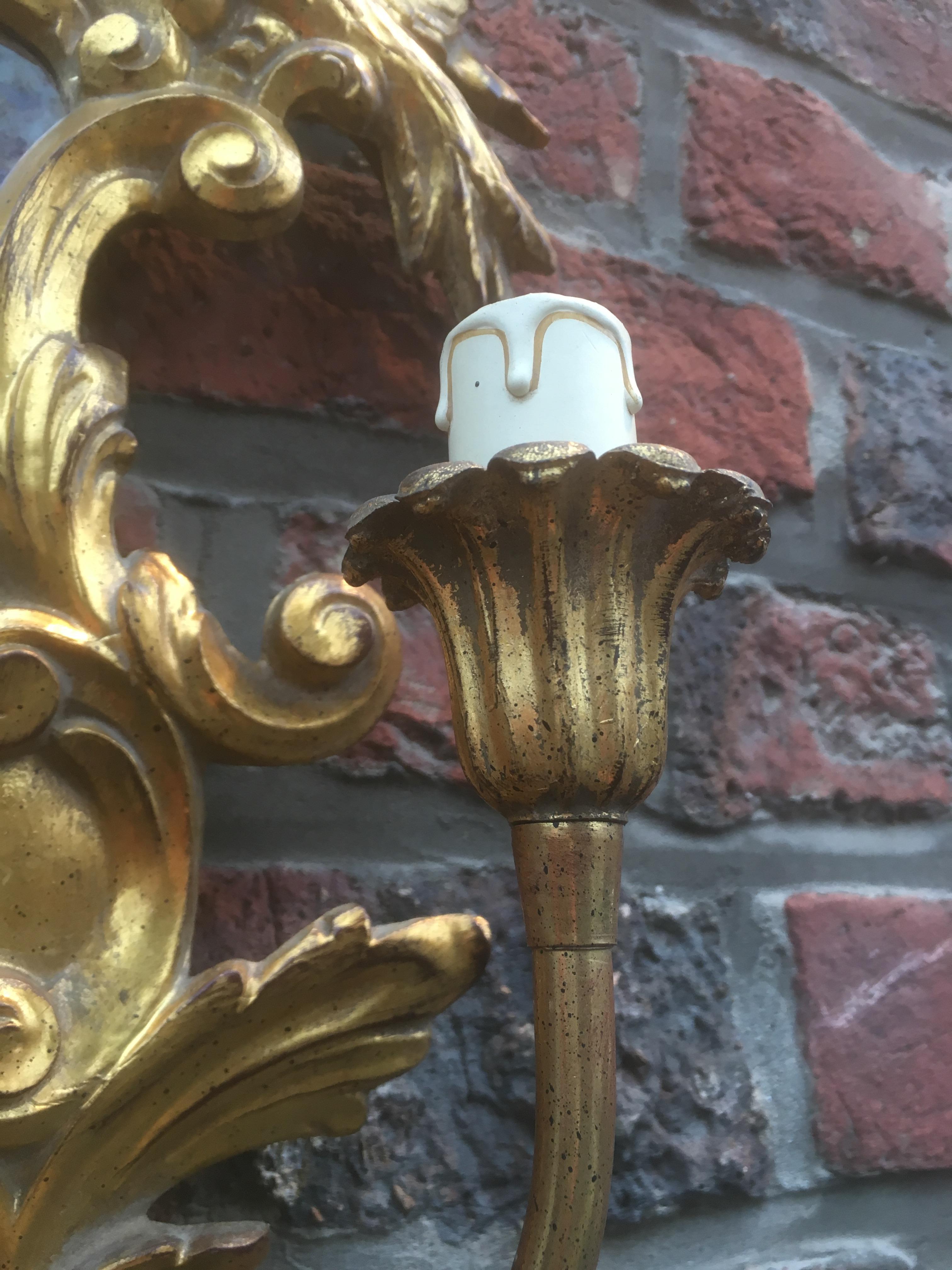 Pair of Italian Giltwood Sconces with Mirrors, circa 1950 For Sale 2