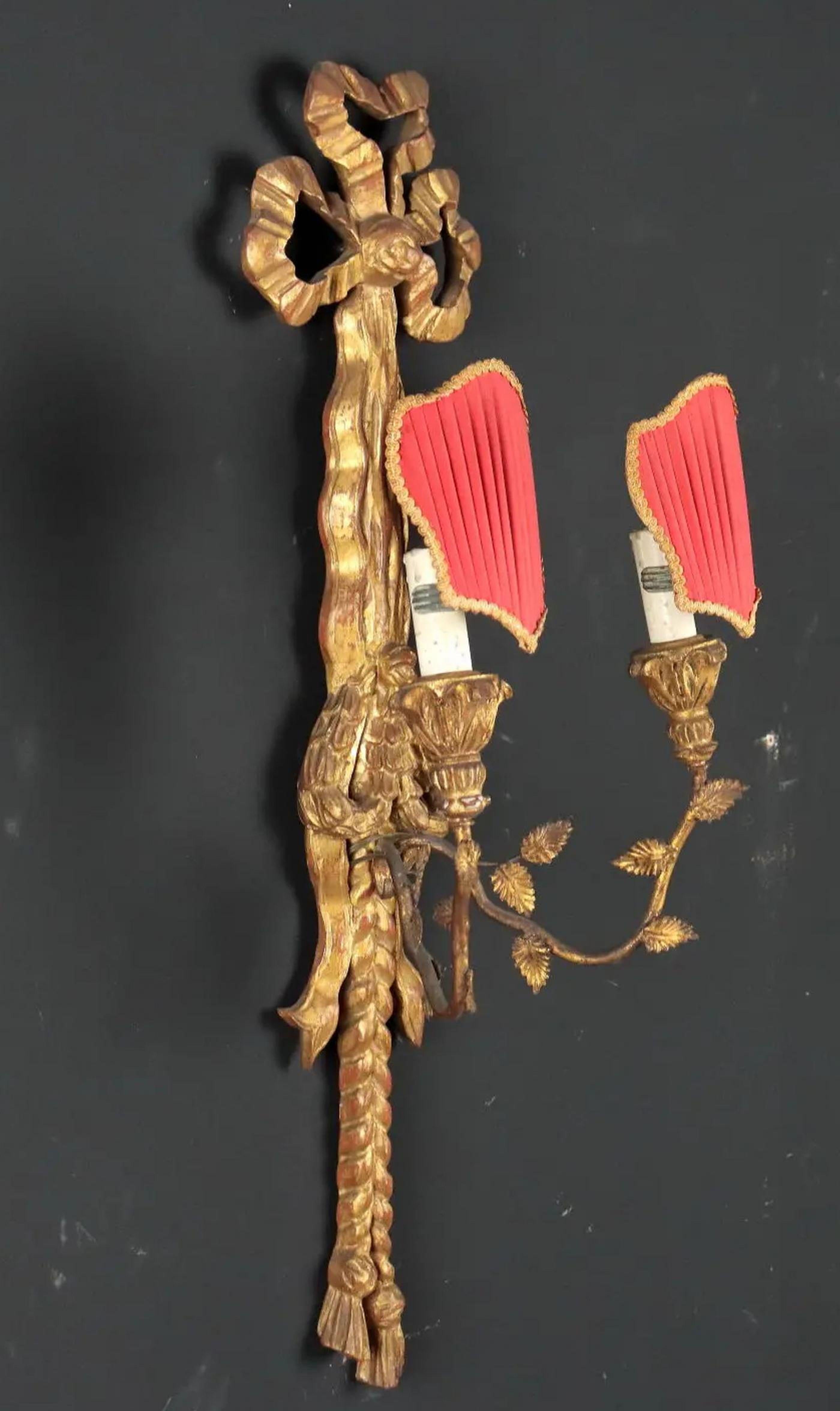 XIXe siècle Paire d'appliques à tole en bois doré - Circa 1880 en vente