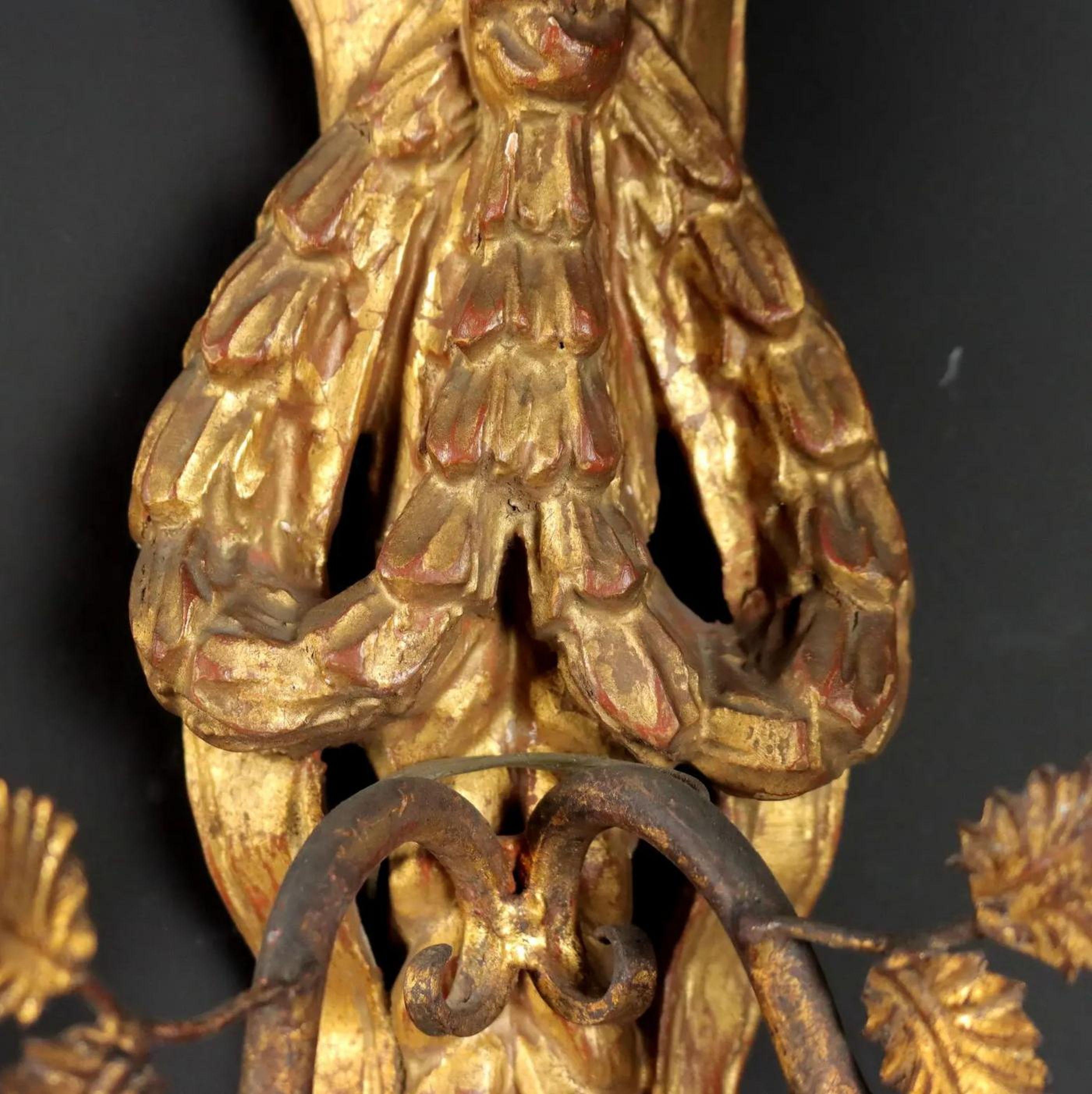 Paire d'appliques à tole en bois doré - Circa 1880 en vente 1