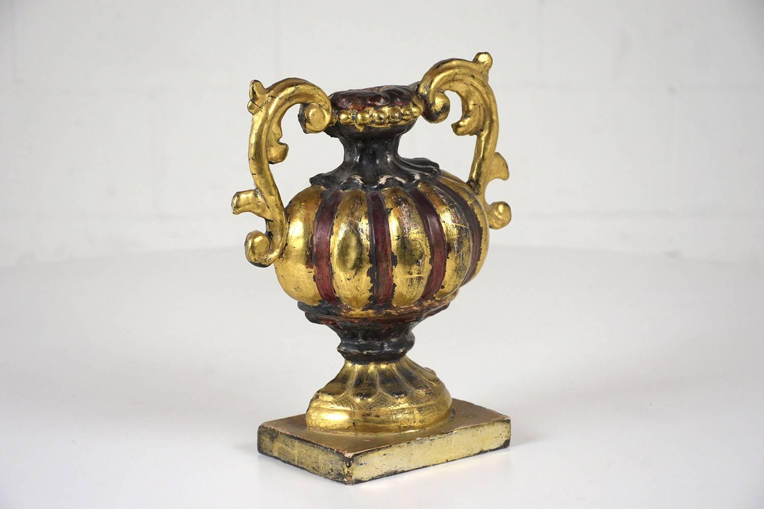 Hand-Carved Pair of Italian Giltwood Urns, circa 1840s