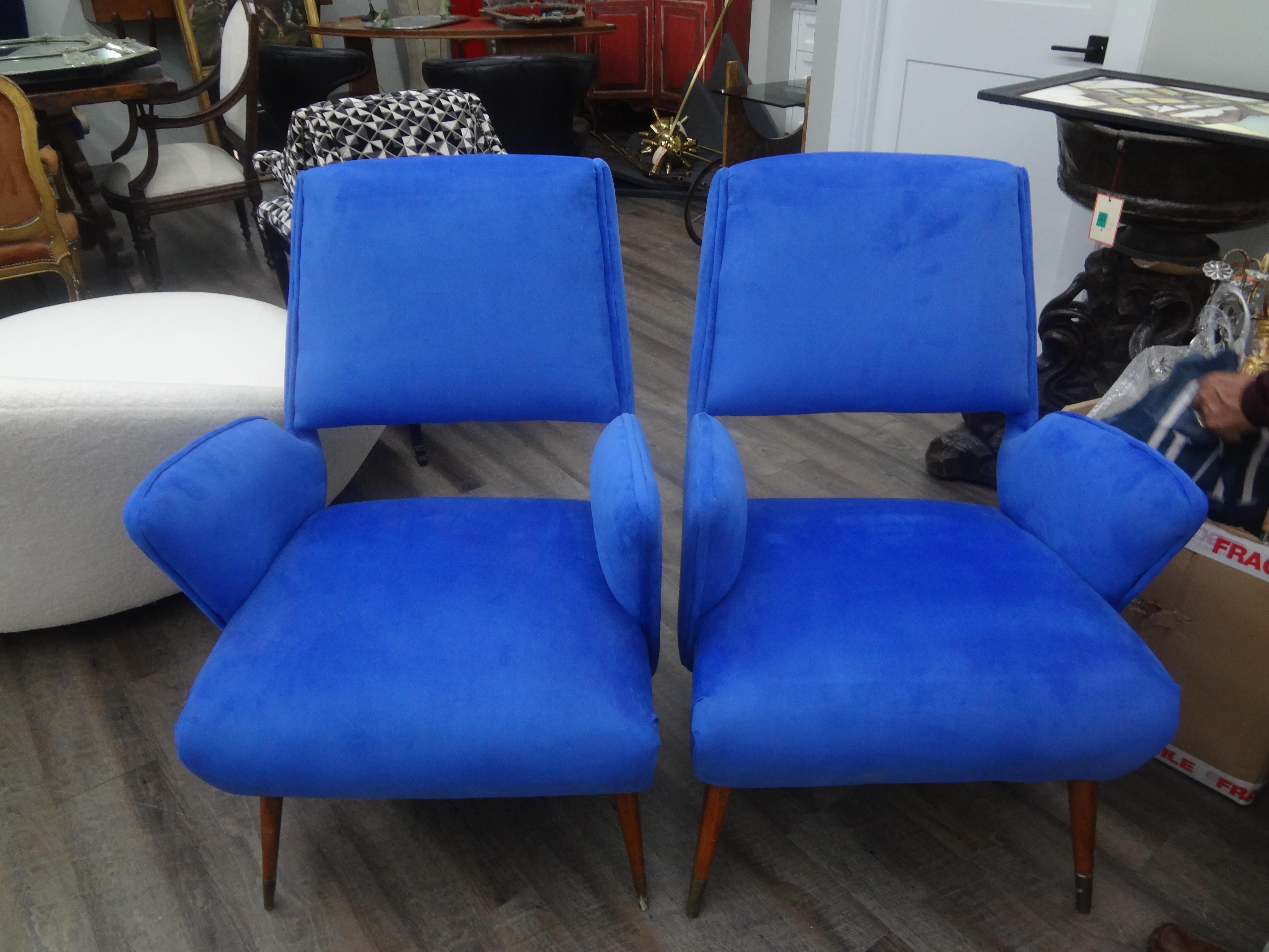 Mid-Century Modern Pair of Italian Gio Ponti Inspired Lounge Chairs For Sale