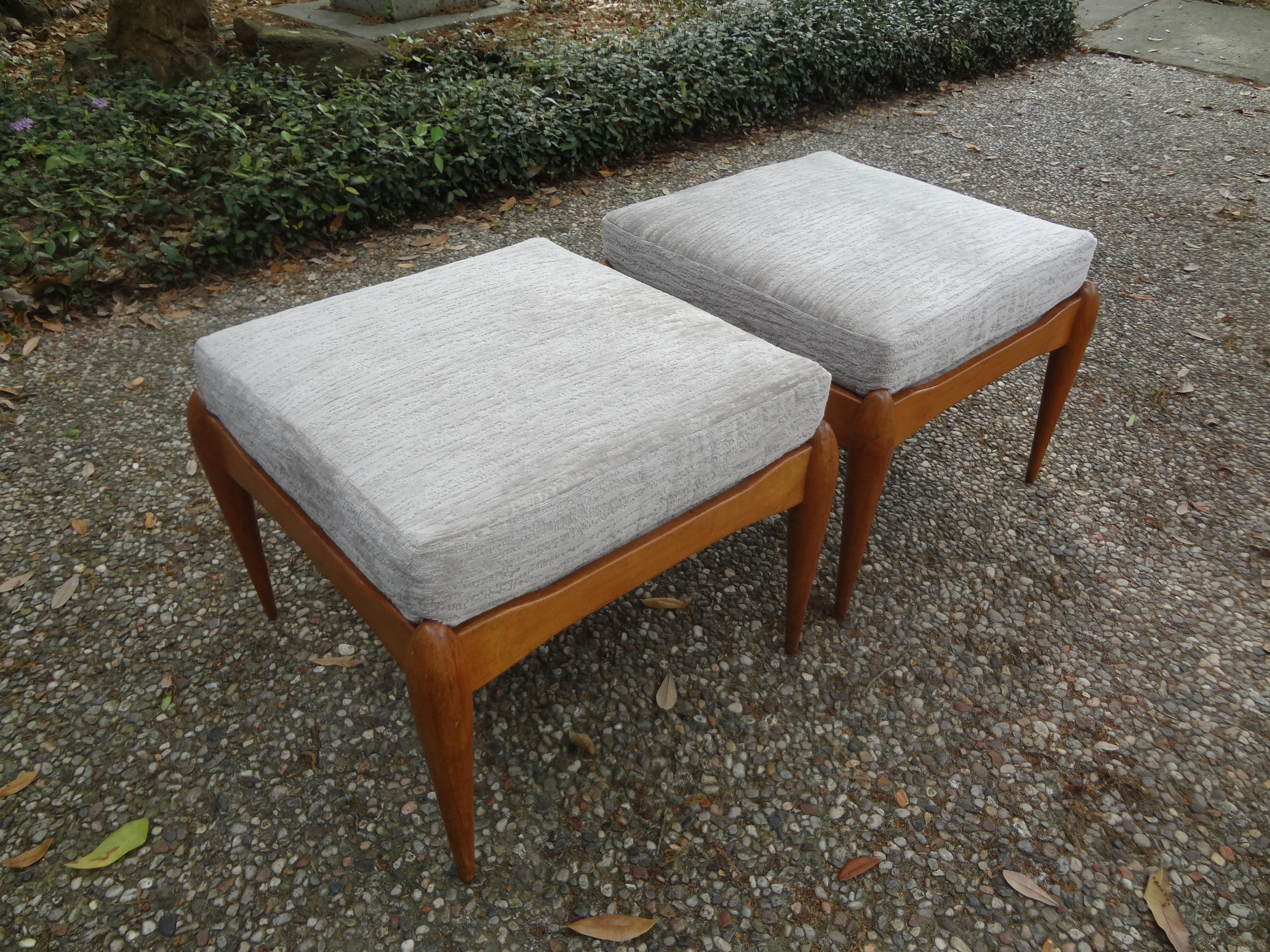 Mid-20th Century Pair of Italian Gio Ponti Inspired Mid-Century Walnut Benches