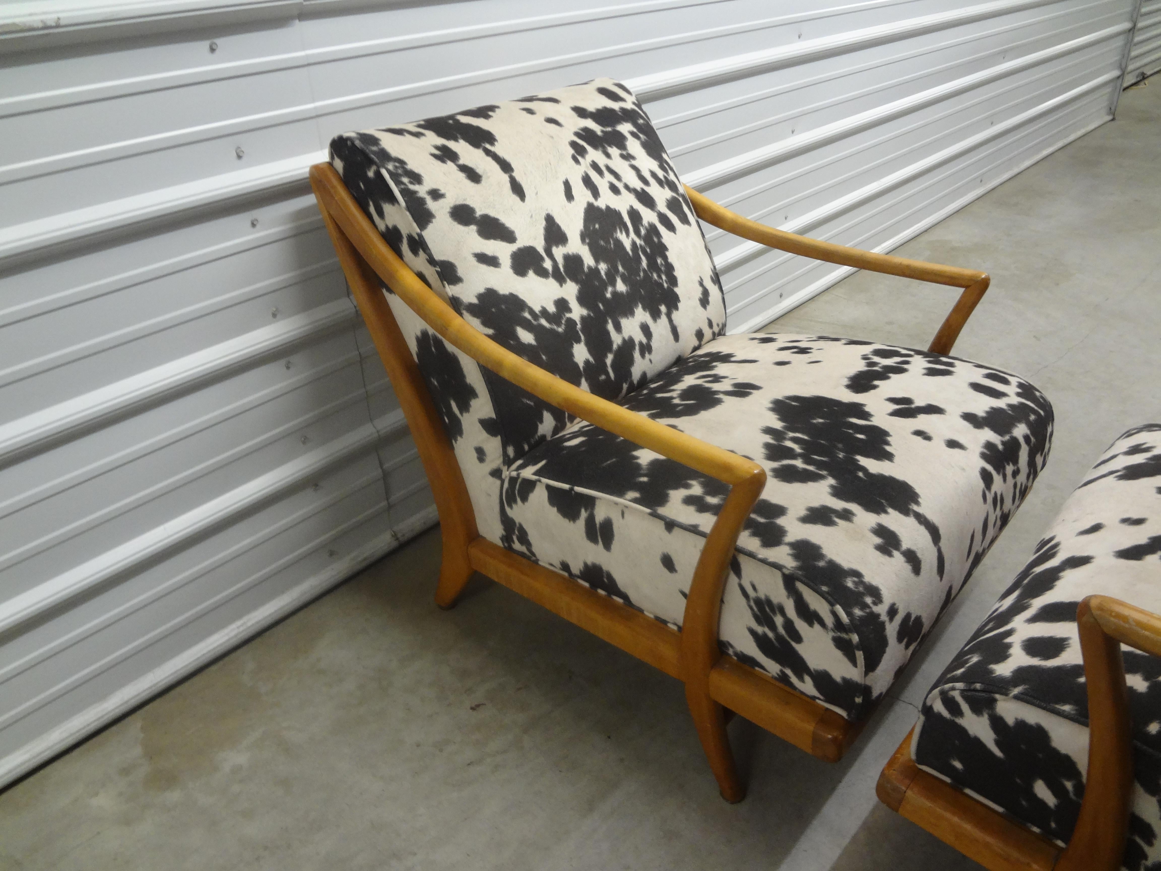 Mid-Century Modern Pair of Italian Gio Ponti Inspired Walnut Lounge Chairs