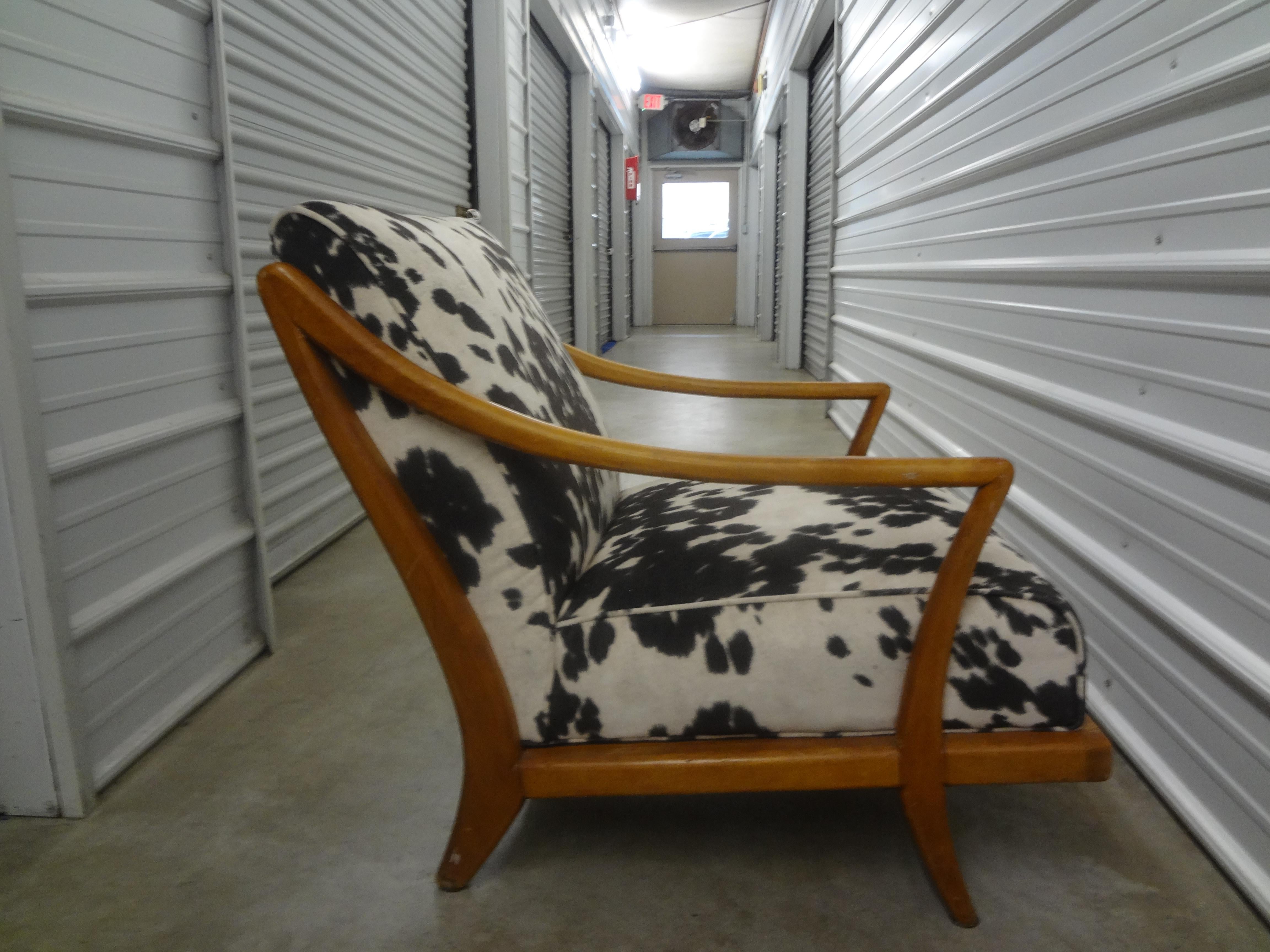 Pair of Italian Gio Ponti Inspired Walnut Lounge Chairs In Good Condition In Houston, TX