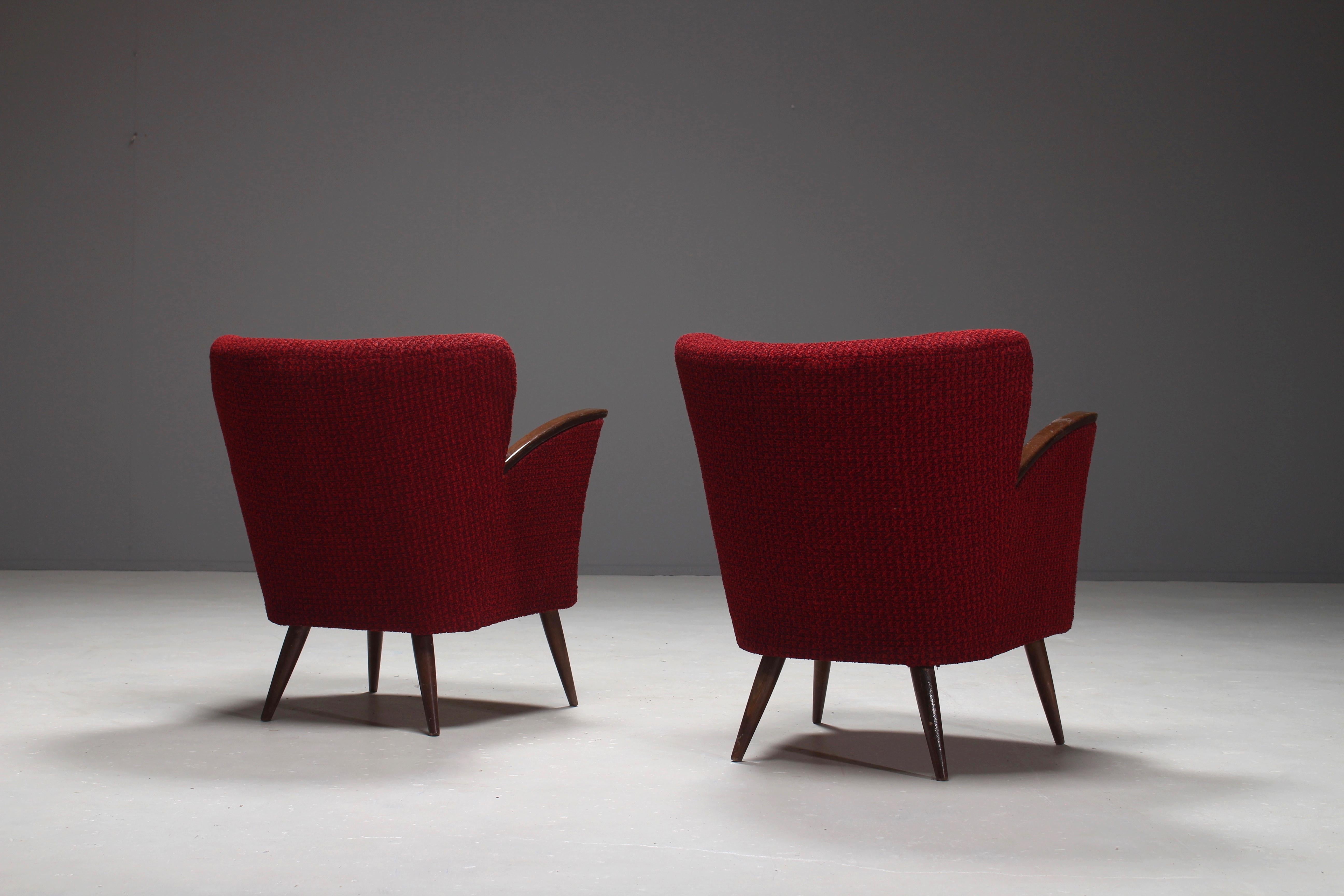 Pair of Italian Gio Ponti Style Club Chairs in Red Wool Fabric, 1950s For Sale 4